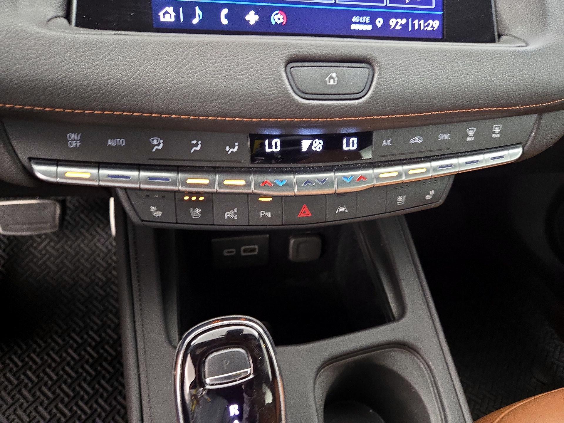 Thumbnail: 2023 Cadillac XT4 - 16