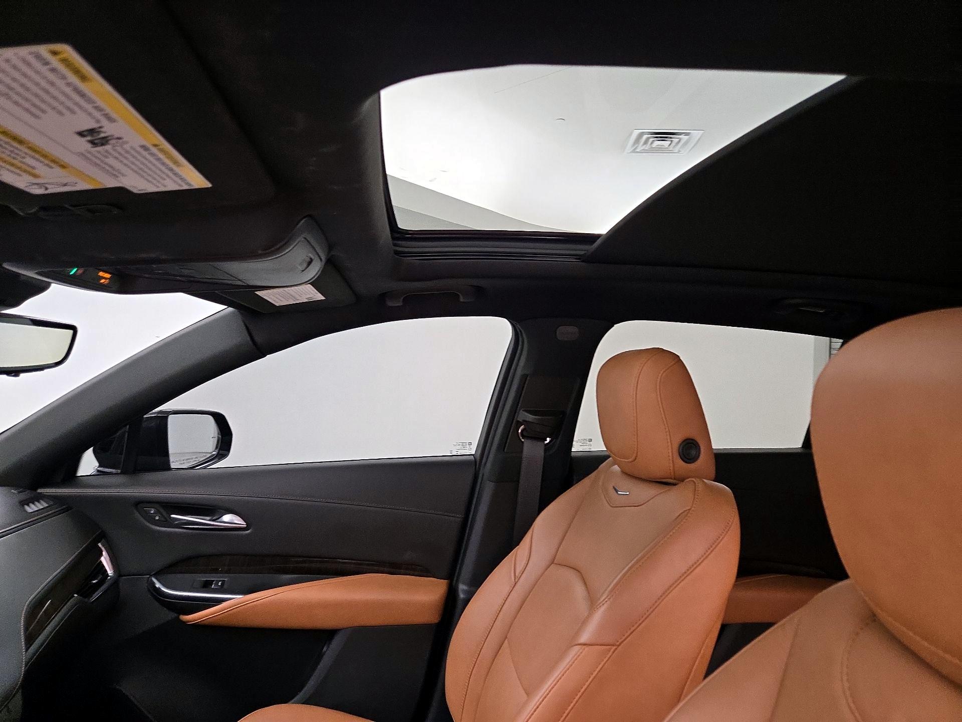 Thumbnail: 2023 Cadillac XT4 - 19