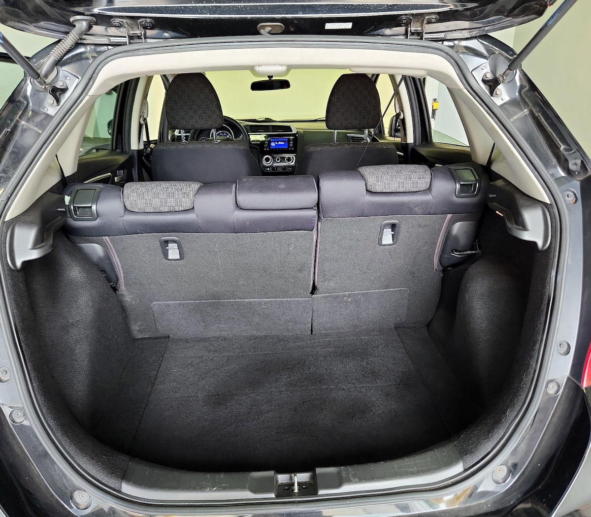 Trunk/Cargo (Seats Up)