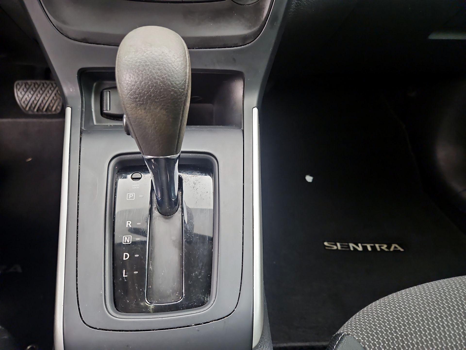 Thumbnail: 2019 Nissan Sentra - 17