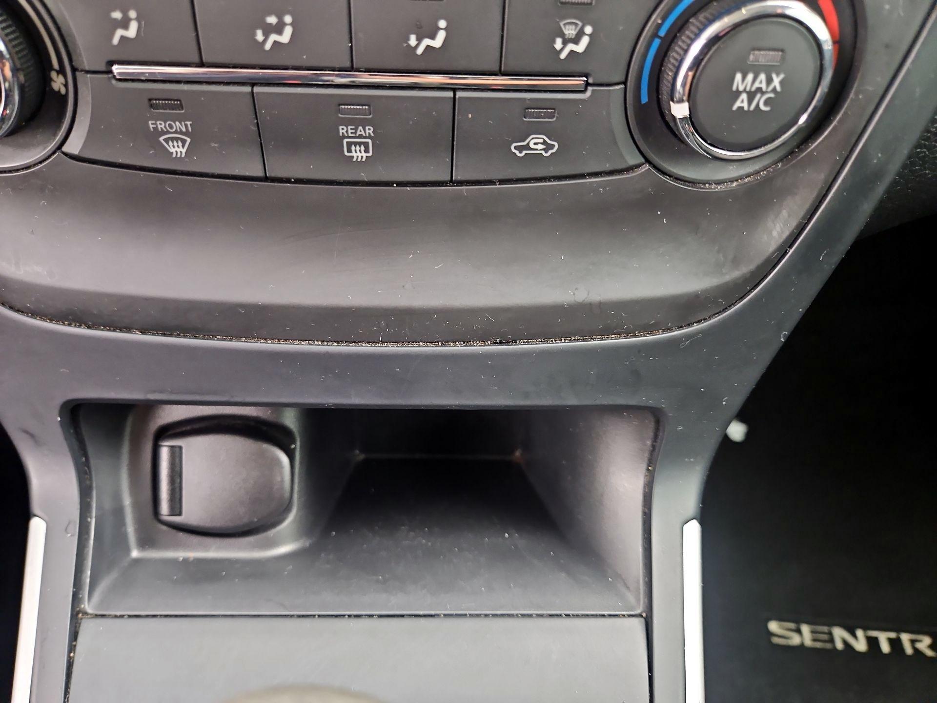 Thumbnail: 2019 Nissan Sentra - 18