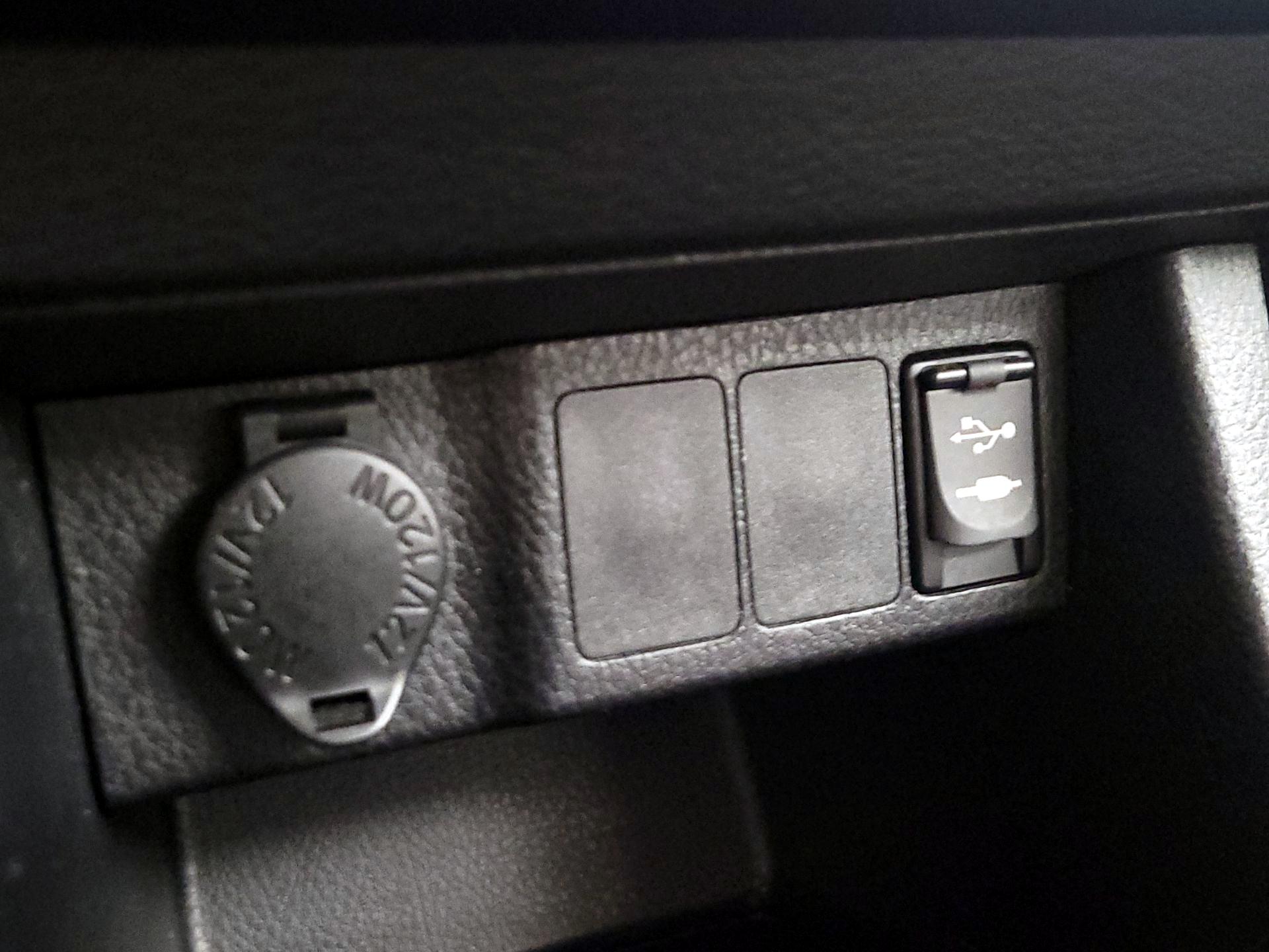 Thumbnail: 2015 Toyota Corolla - 18