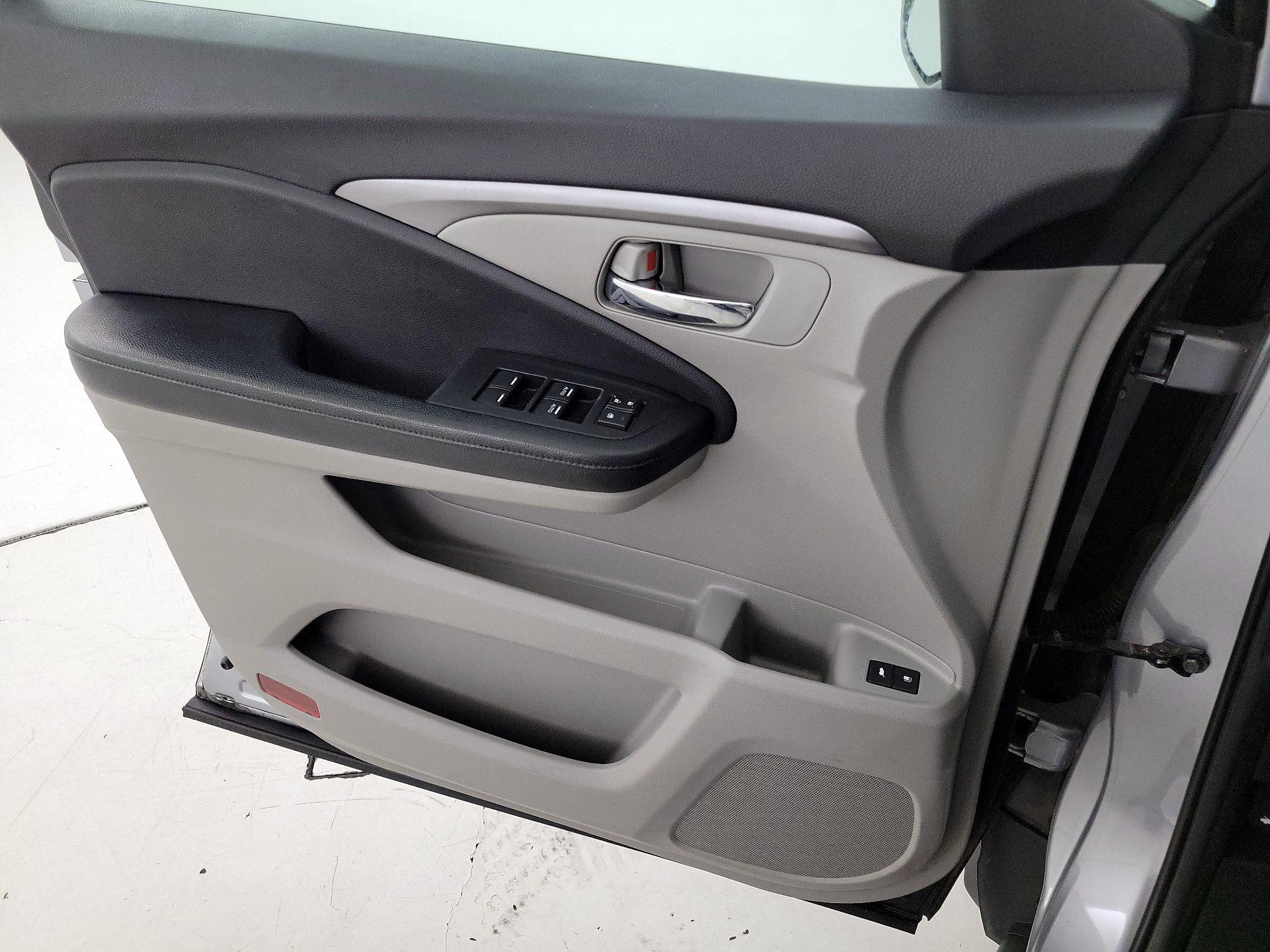 Thumbnail: 2016 Honda Pilot - 12
