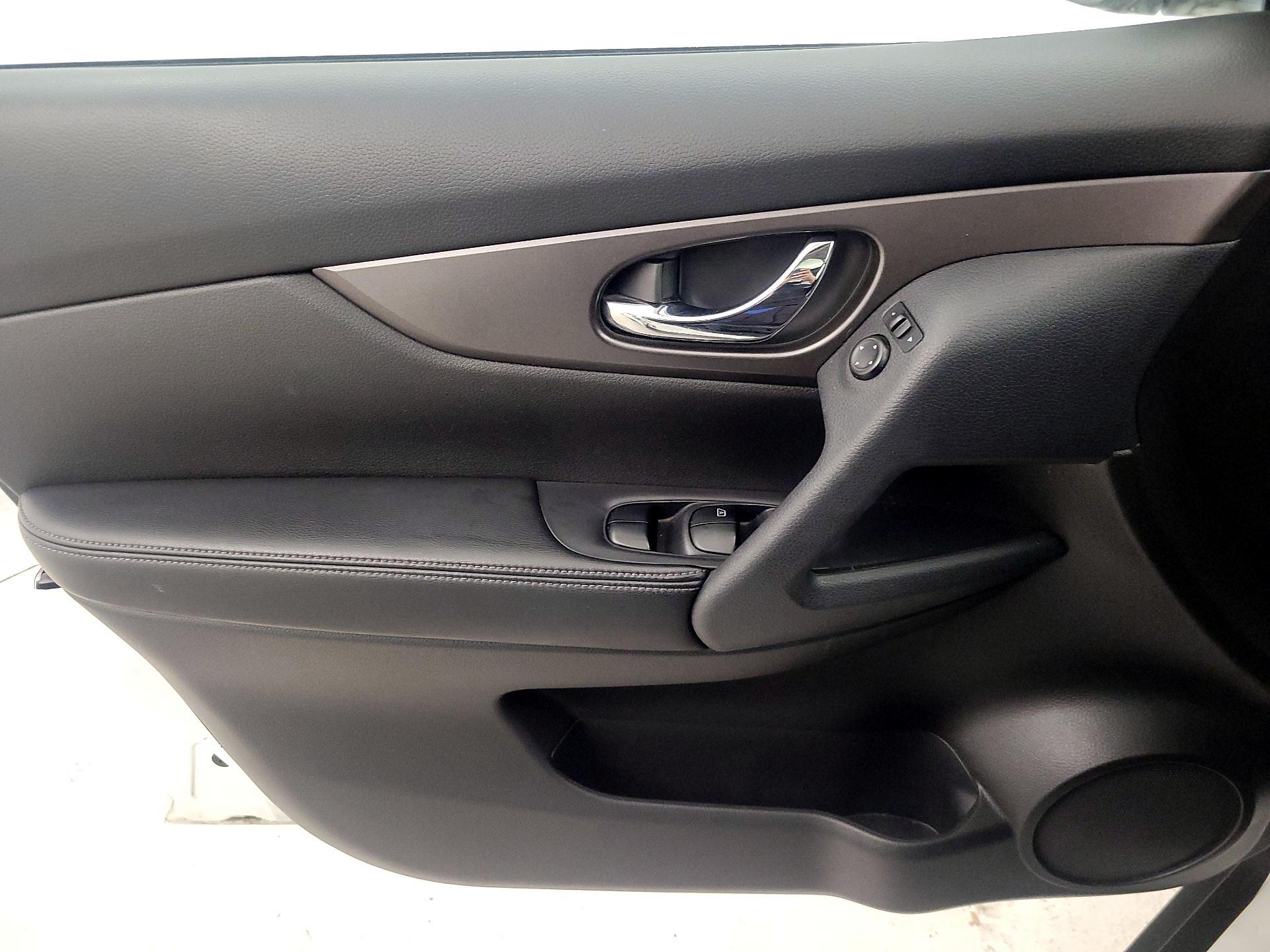 Thumbnail: 2014 Nissan Rogue - 12