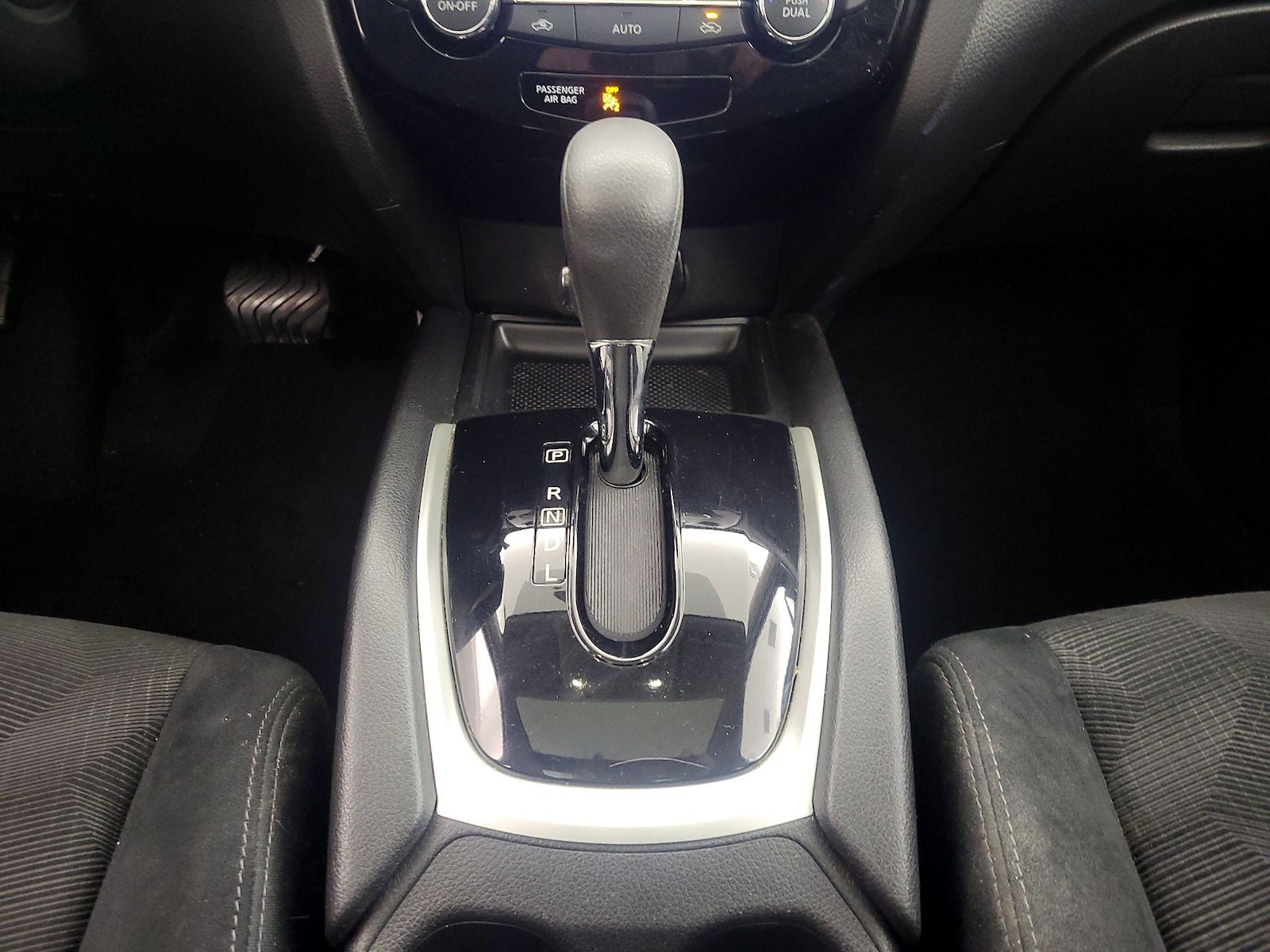 2014 Nissan Rogue SV - Photo 19