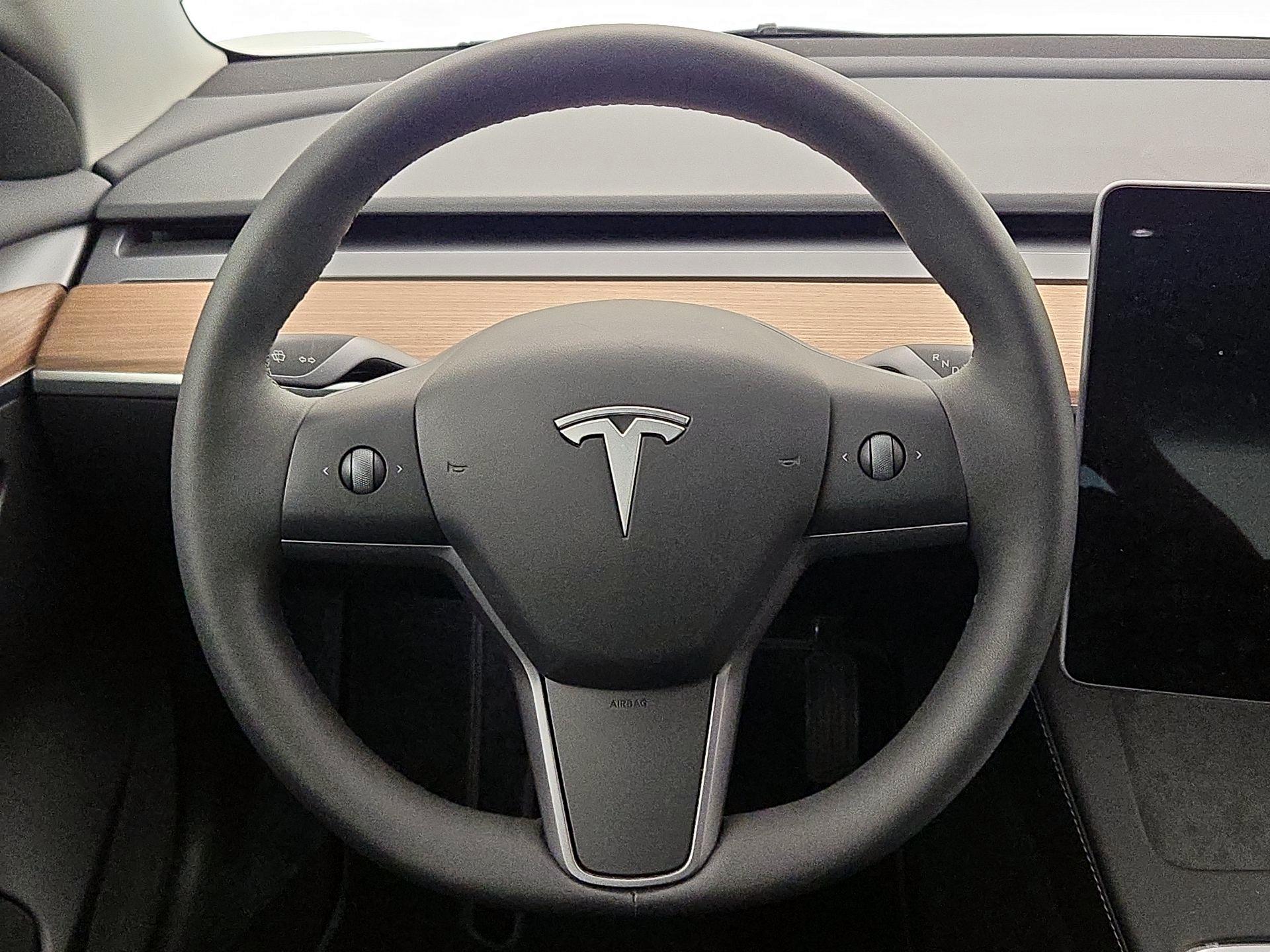 Thumbnail: 2023 Tesla Model 3 - 10