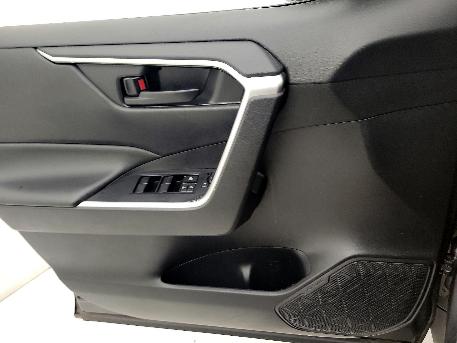 Thumbnail: 2022 Toyota RAV4 - 12