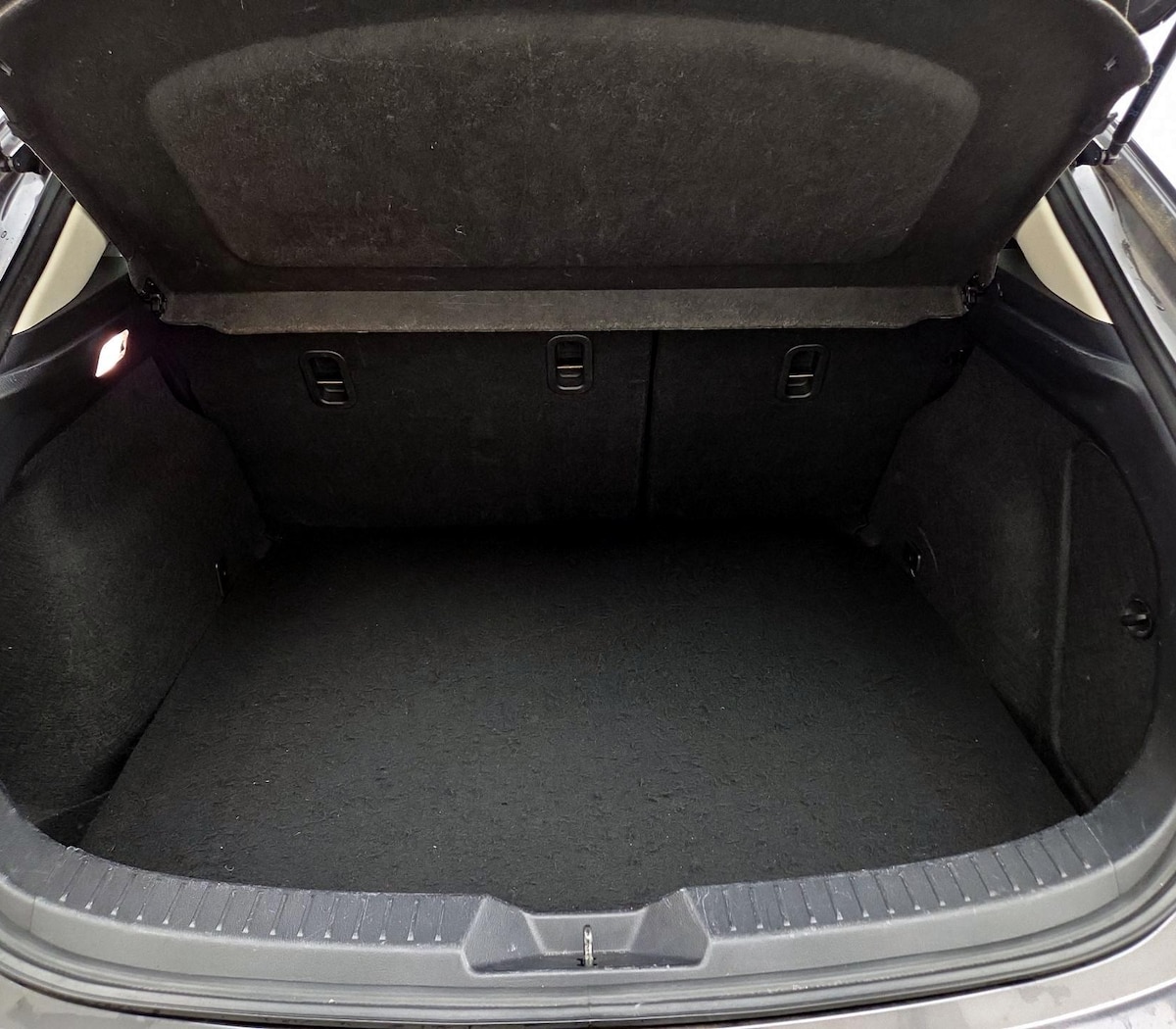 Trunk/Cargo (Seats Up)