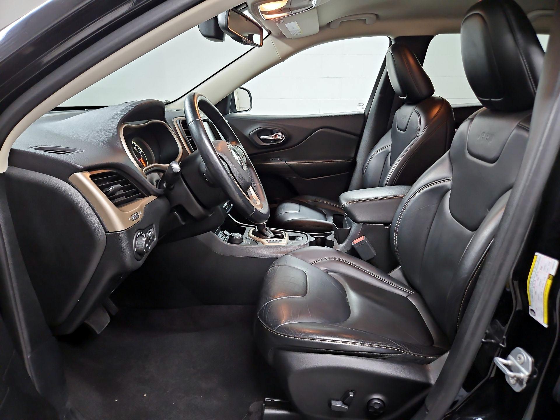 Thumbnail: 2017 Jeep Cherokee - 11