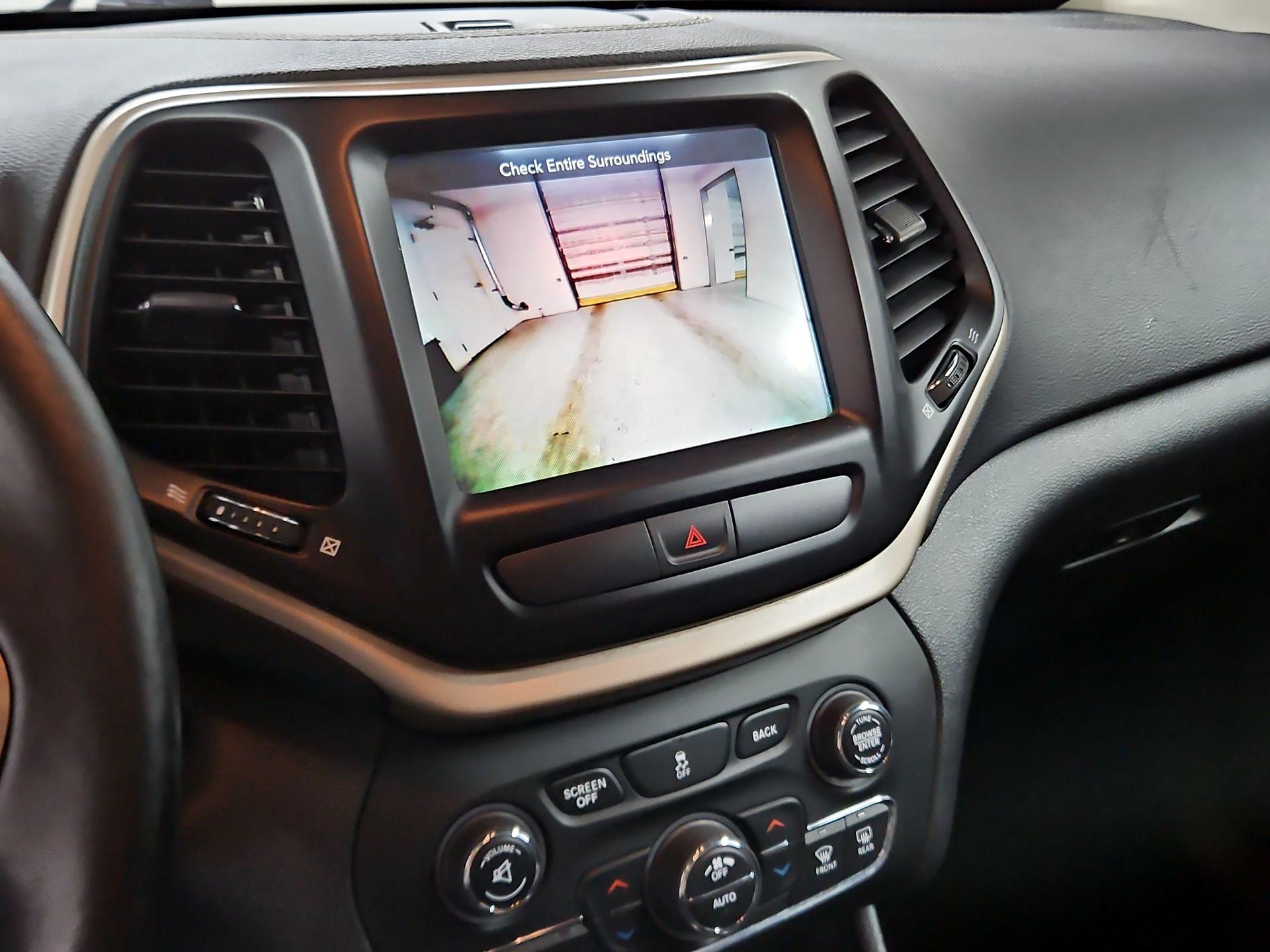 Thumbnail: 2017 Jeep Cherokee - 14