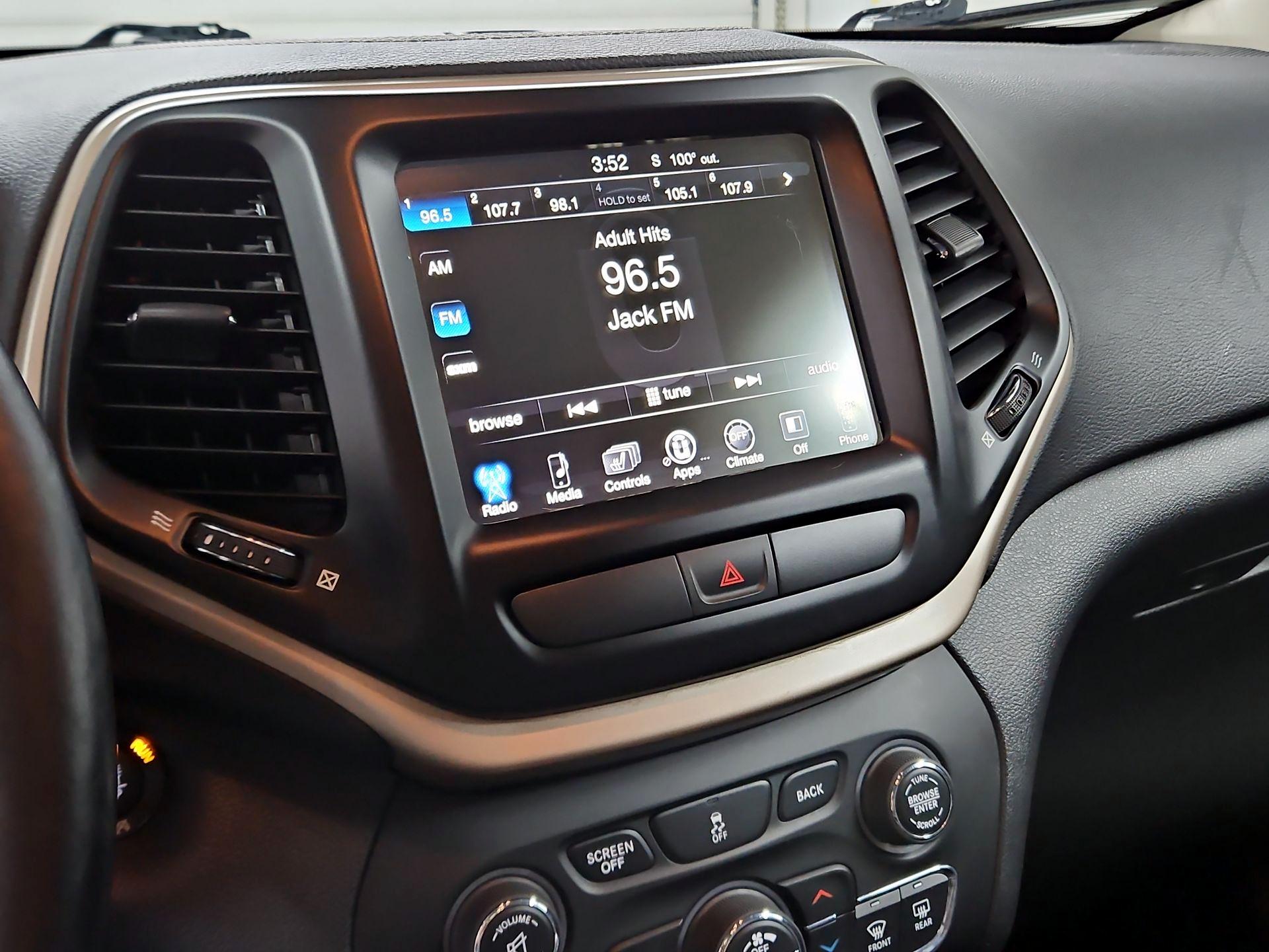 Thumbnail: 2017 Jeep Cherokee - 15