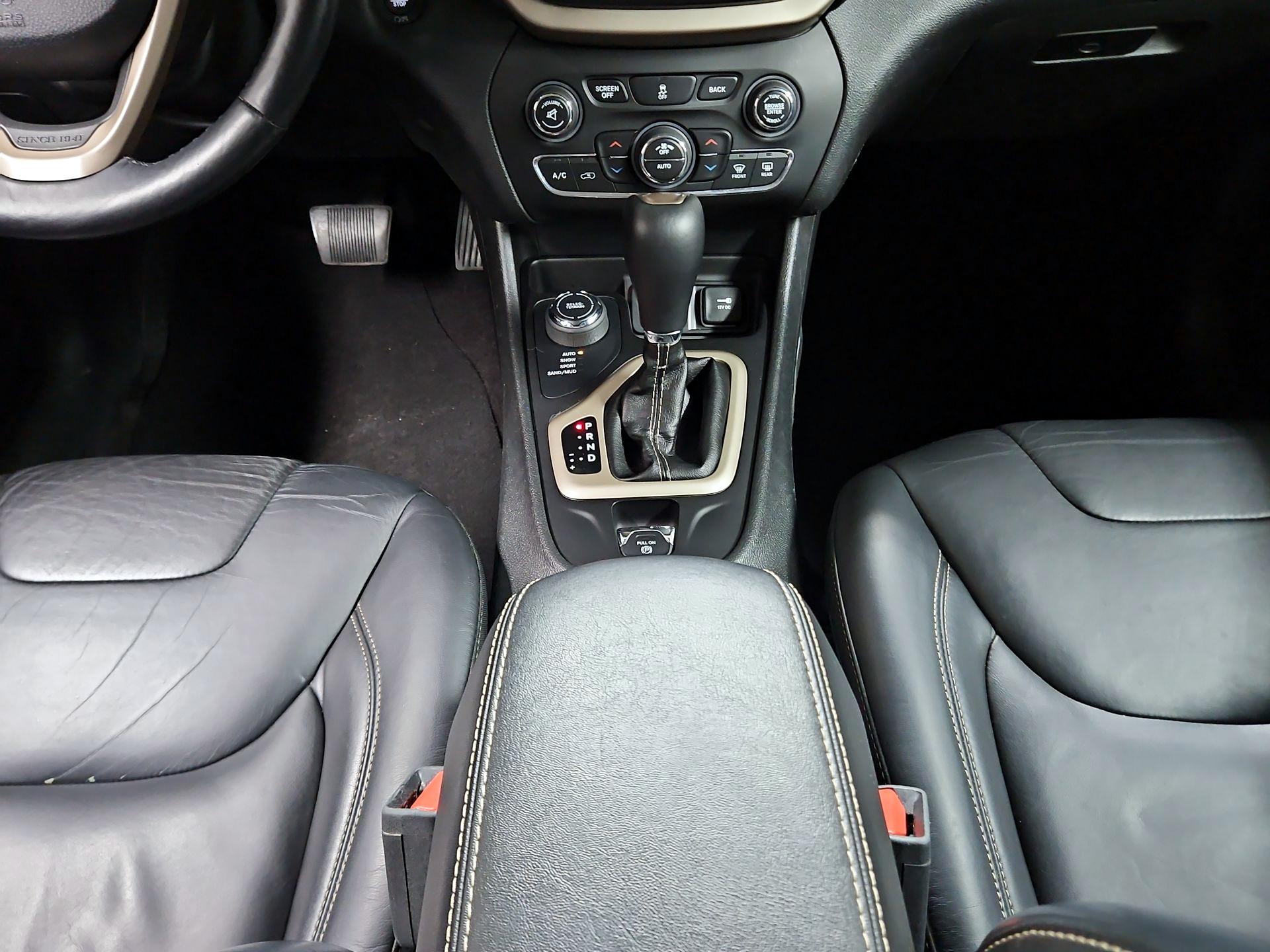 Thumbnail: 2017 Jeep Cherokee - 17