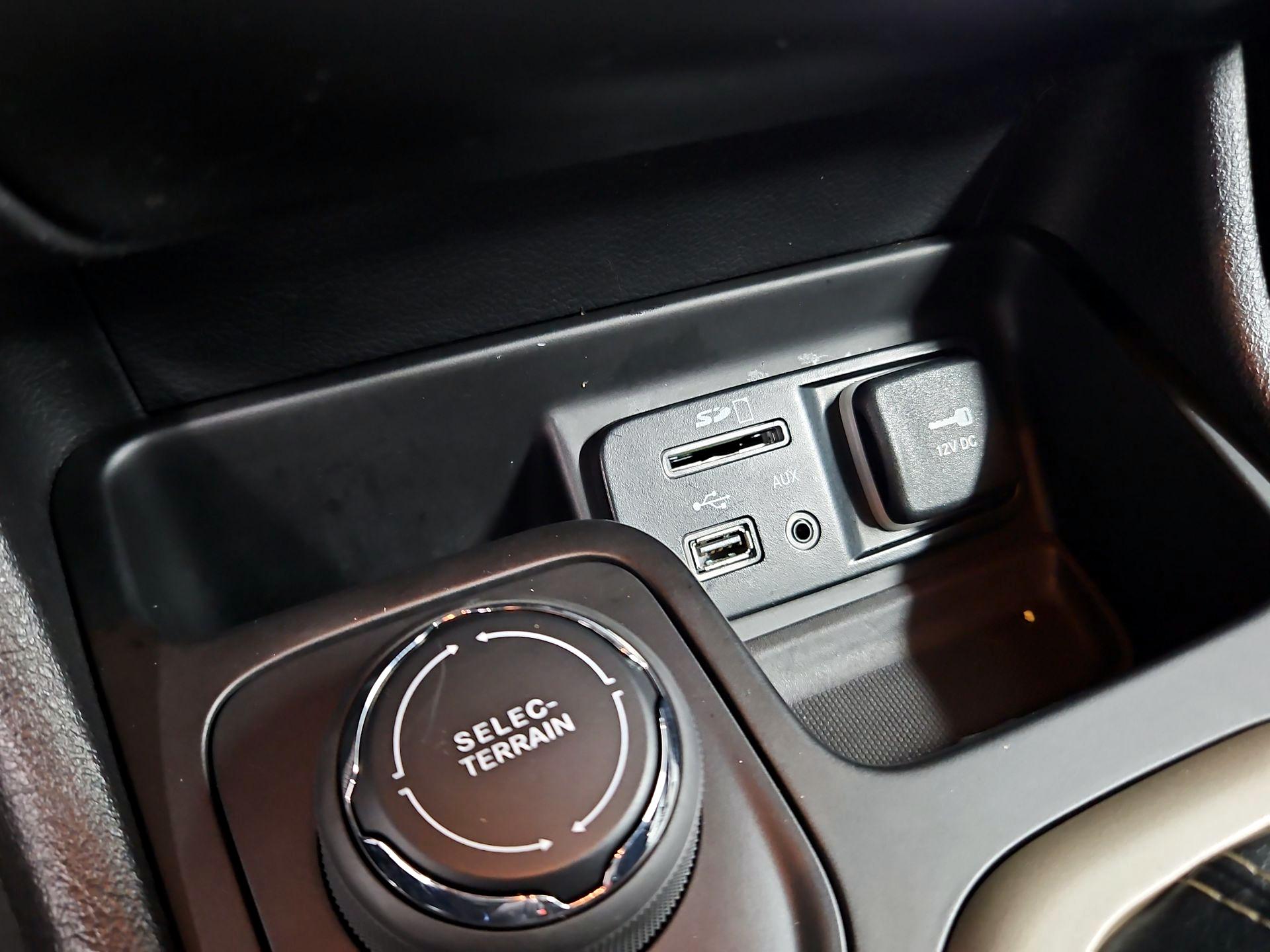 Thumbnail: 2017 Jeep Cherokee - 18