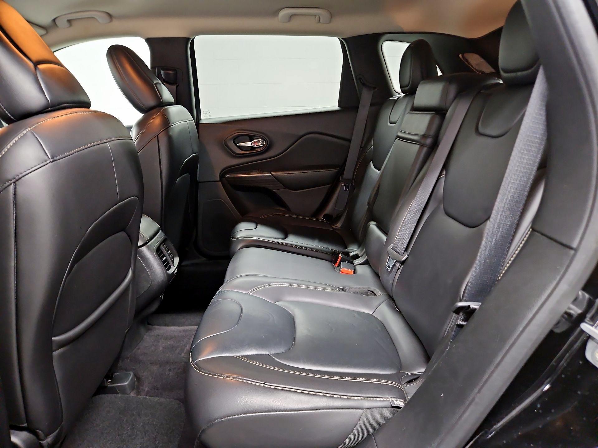 Thumbnail: 2017 Jeep Cherokee - 19