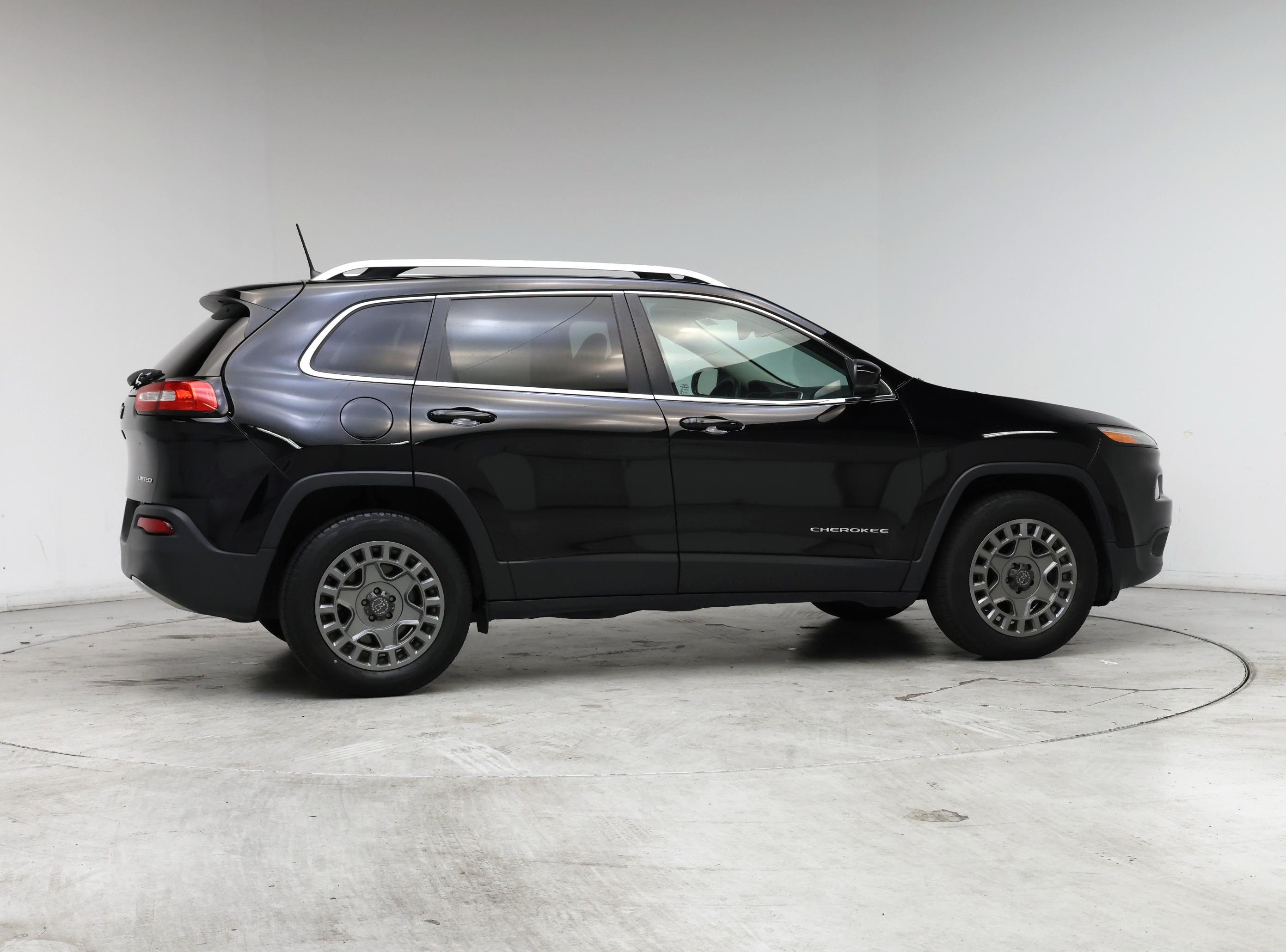 Thumbnail: 2017 Jeep Cherokee - 7