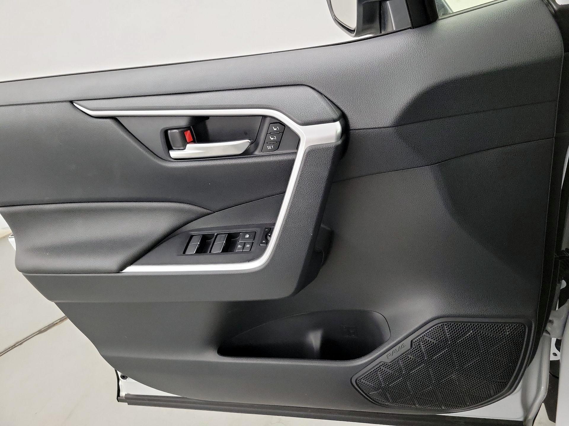 Thumbnail: 2025 Toyota RAV4 - 12