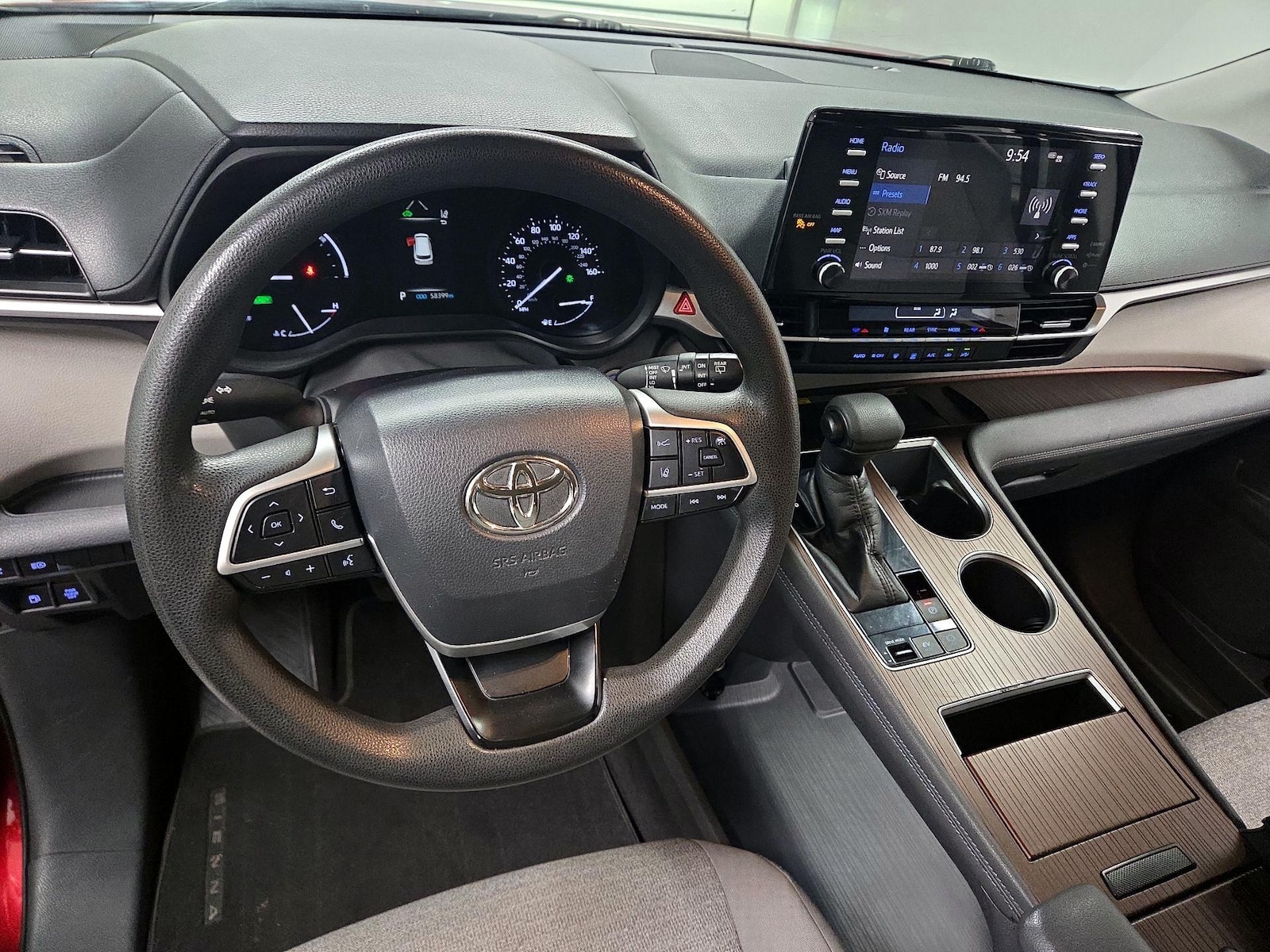 2021 Toyota Sienna LE - Photo 10