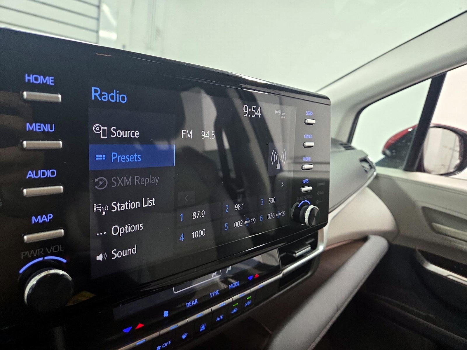 2021 Toyota Sienna LE - Photo 14