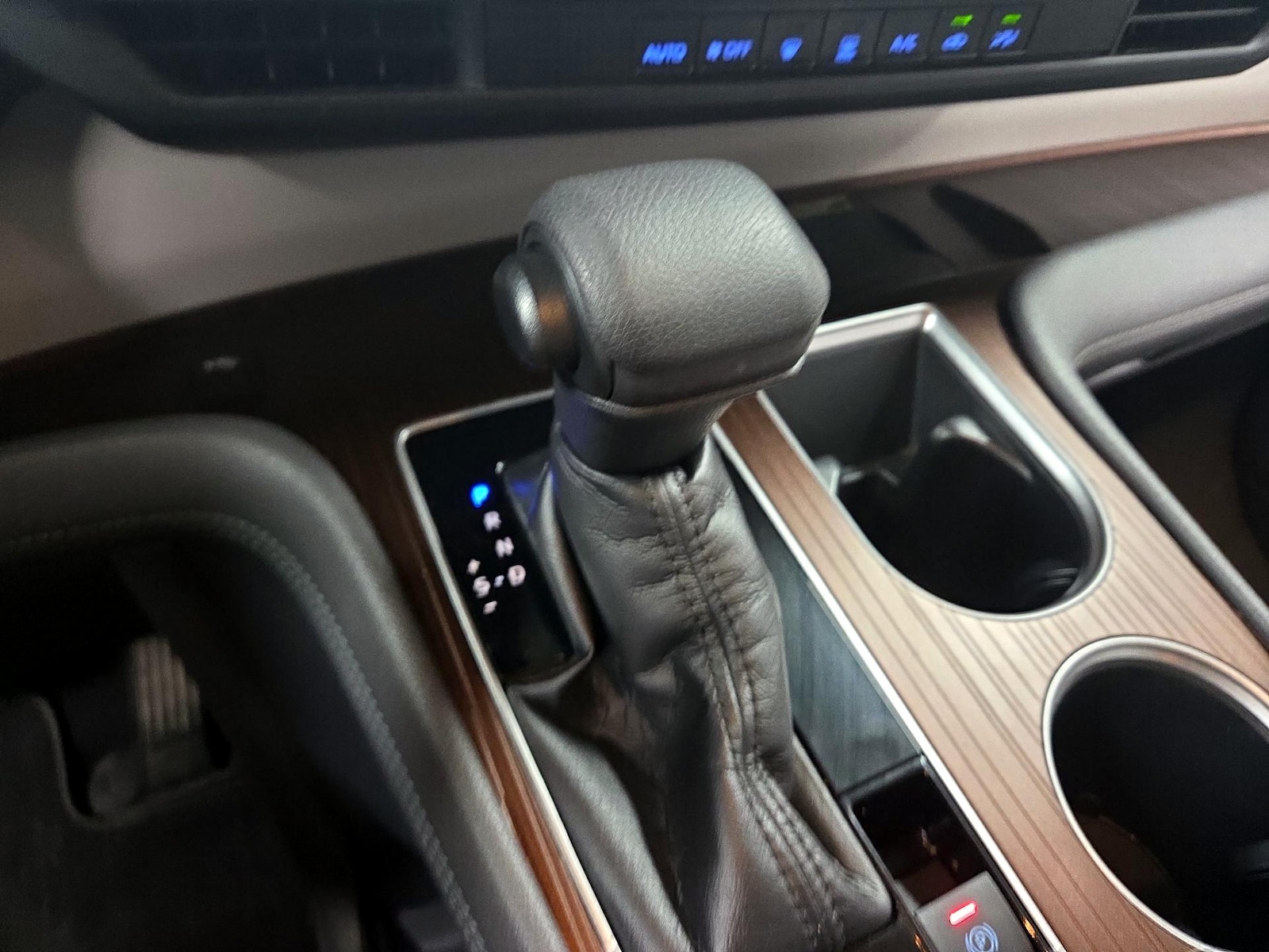2021 Toyota Sienna LE - Photo 16