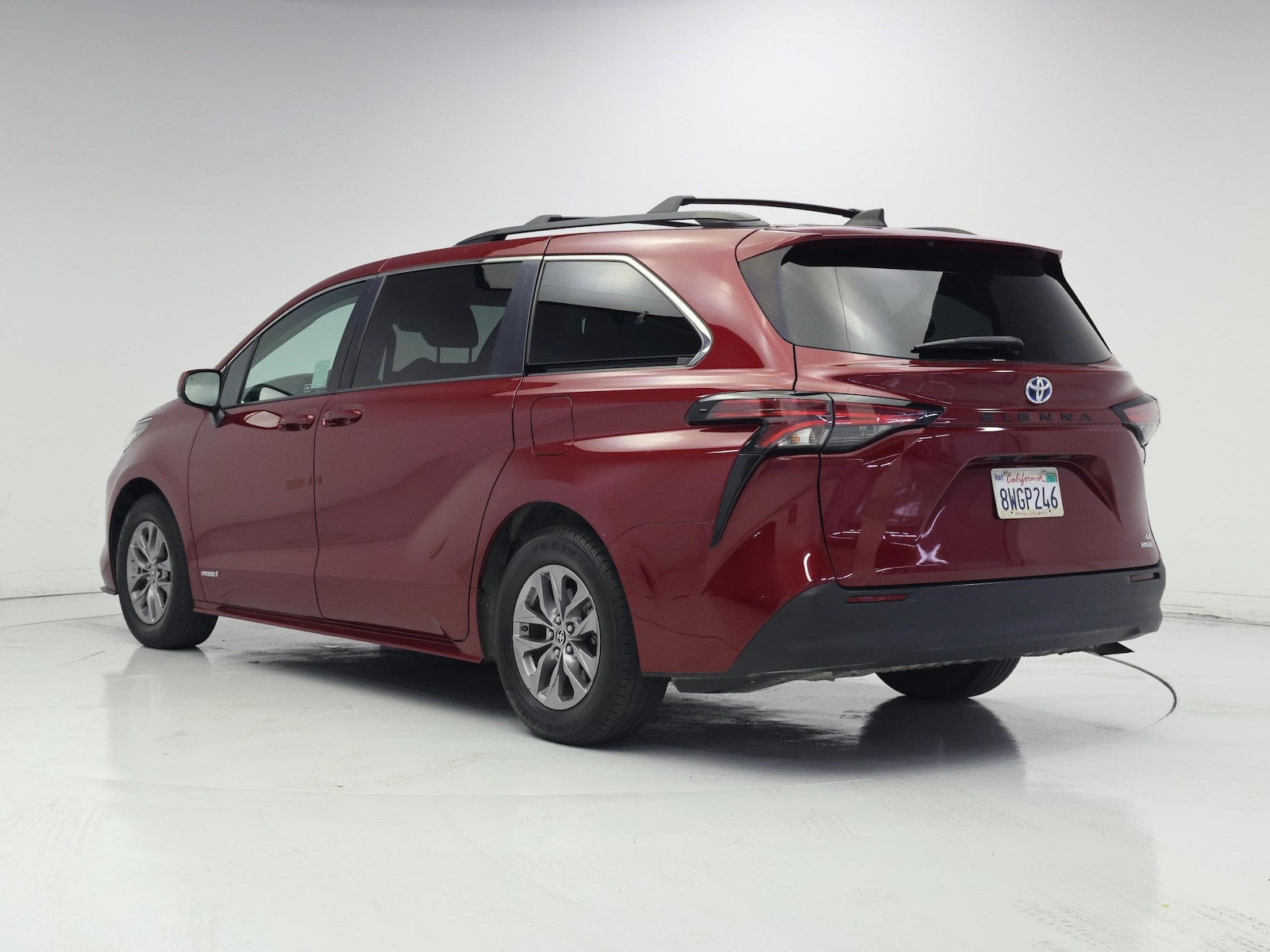 2021 Toyota Sienna LE - Photo 3
