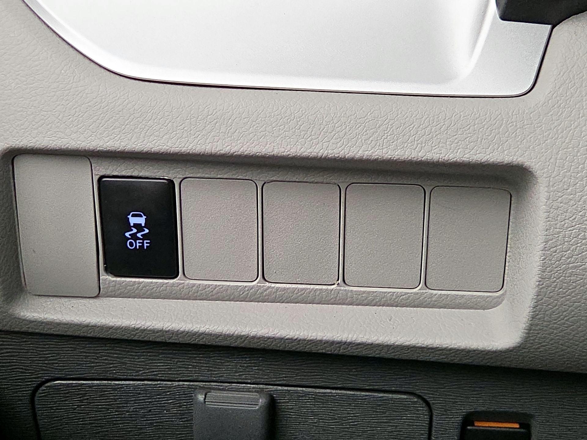 Thumbnail: 2016 Toyota Sienna - 13