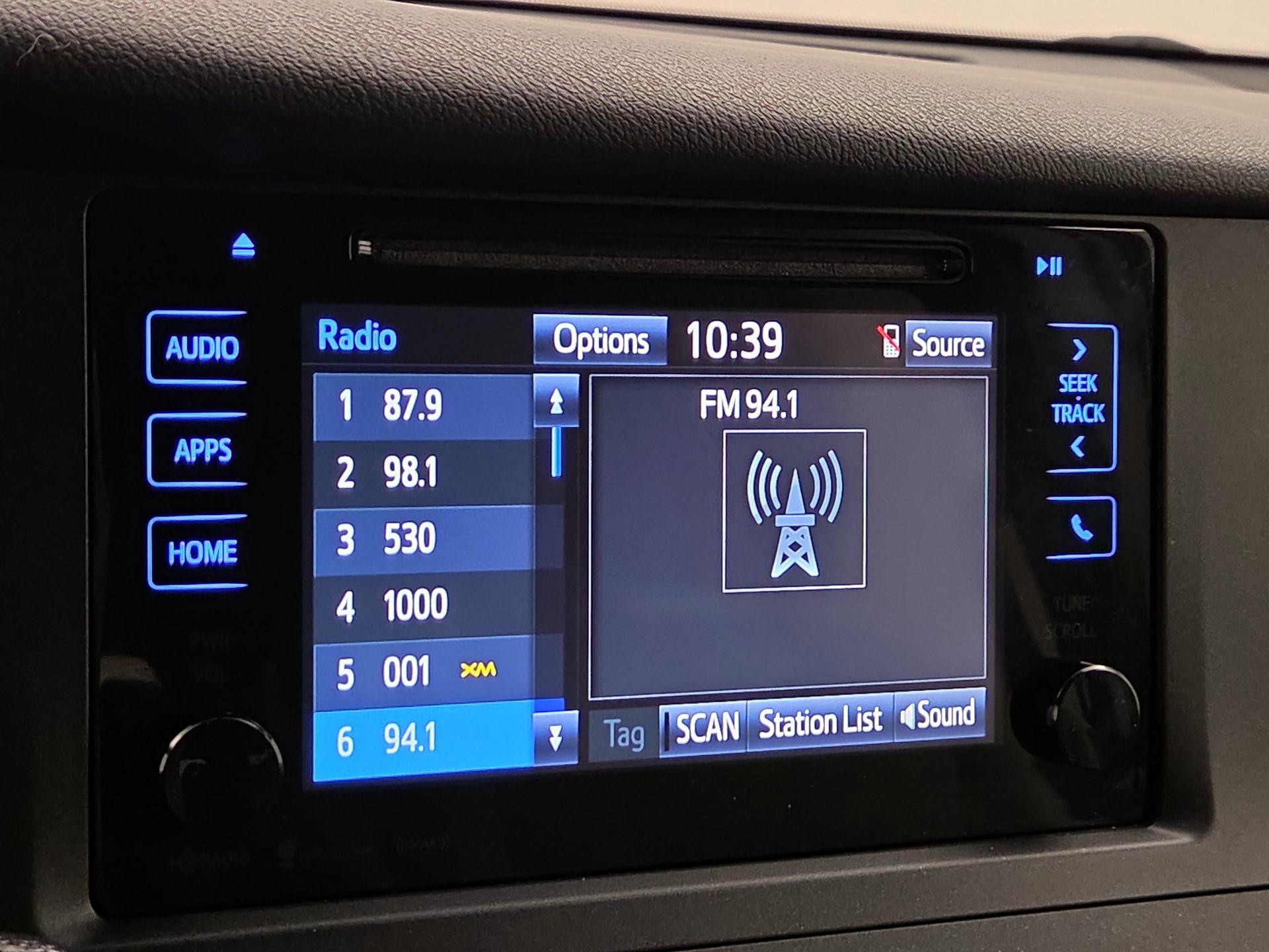 Thumbnail: 2016 Toyota Sienna - 15