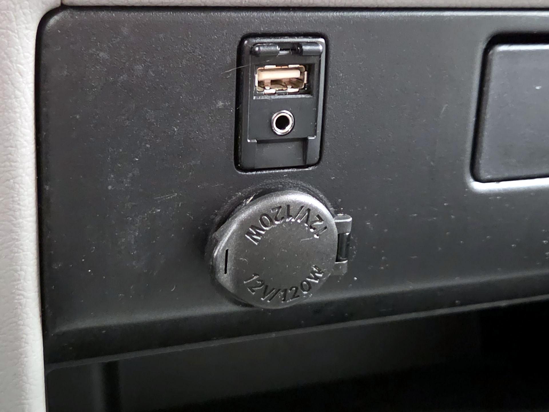 Thumbnail: 2016 Toyota Sienna - 18