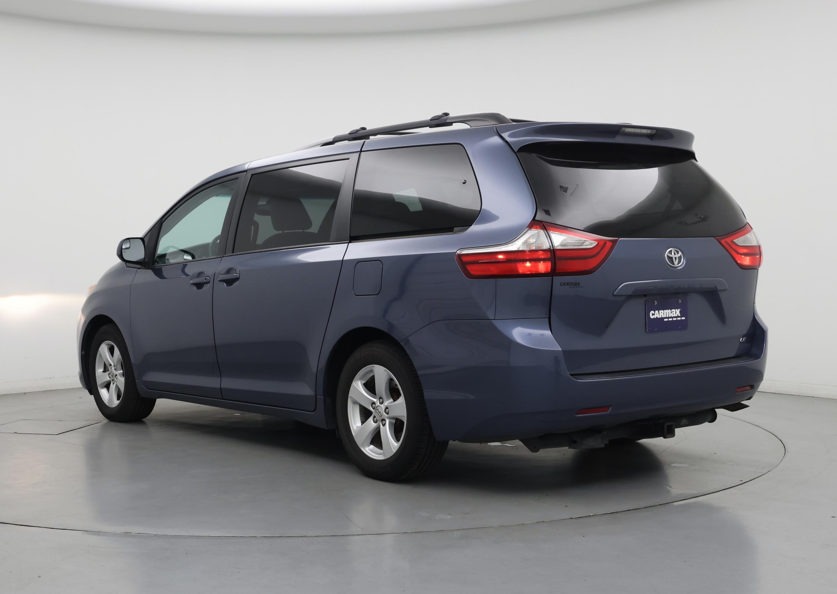 Thumbnail: 2016 Toyota Sienna - 2