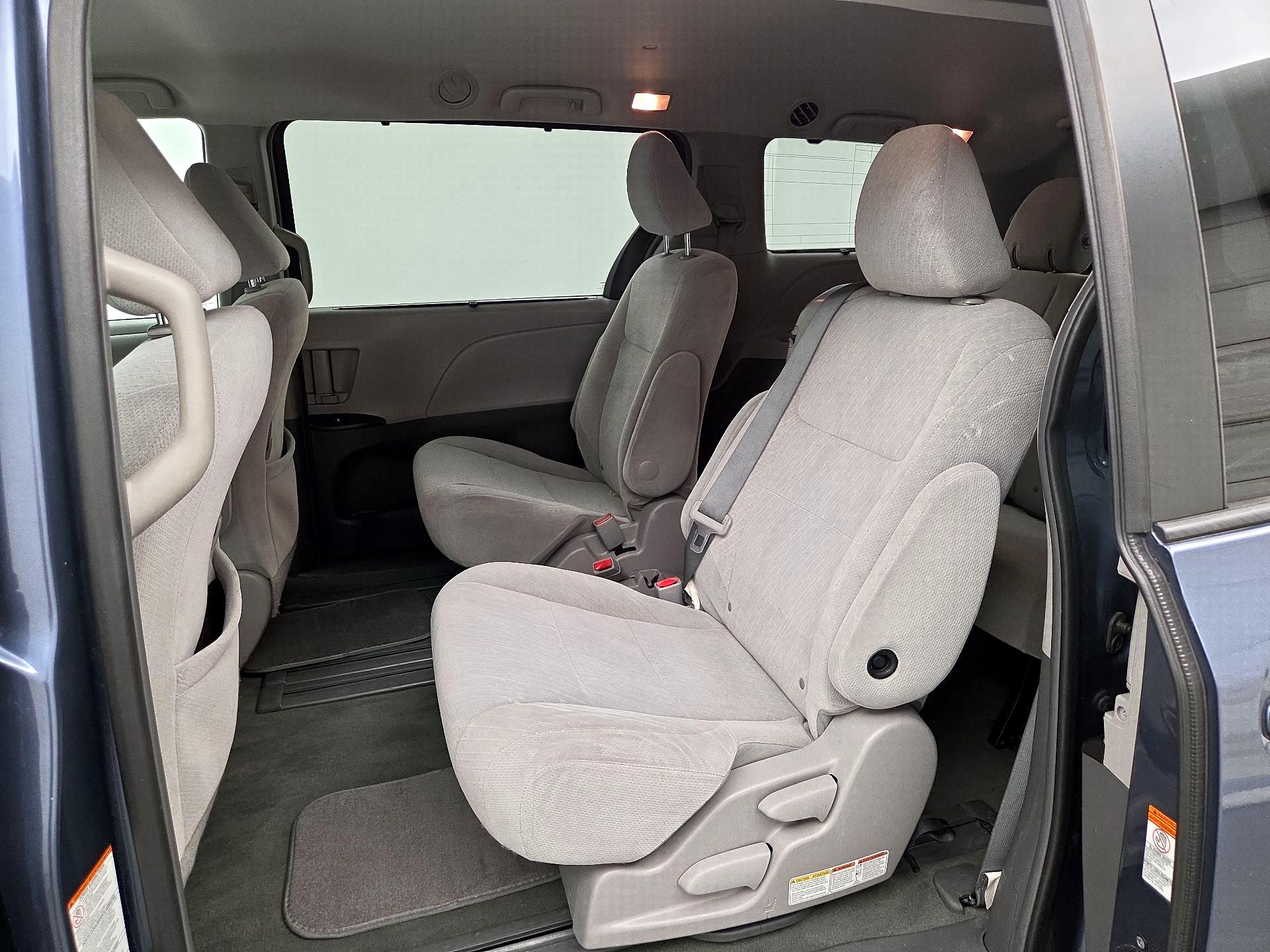 Thumbnail: 2016 Toyota Sienna - 19