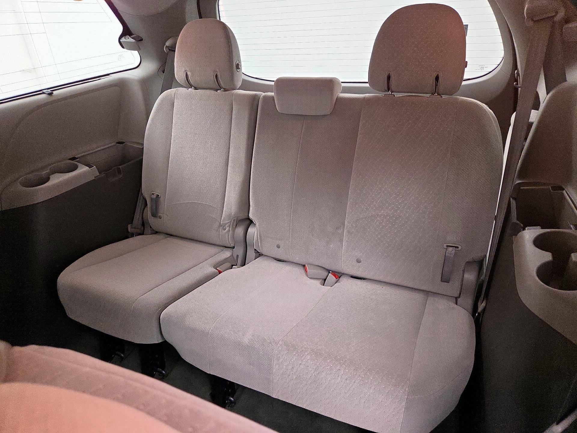 Thumbnail: 2016 Toyota Sienna - 20