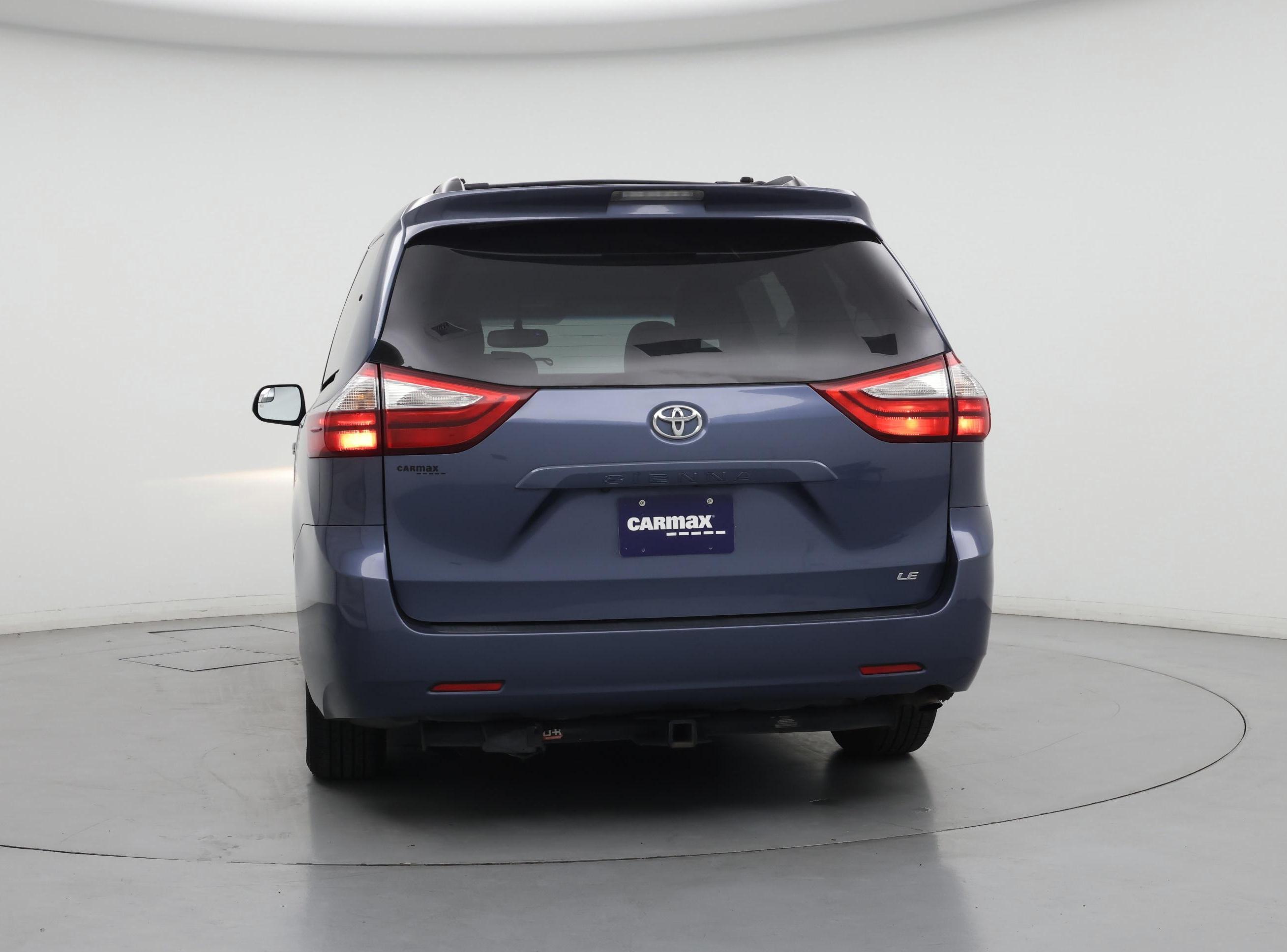 Thumbnail: 2016 Toyota Sienna - 6