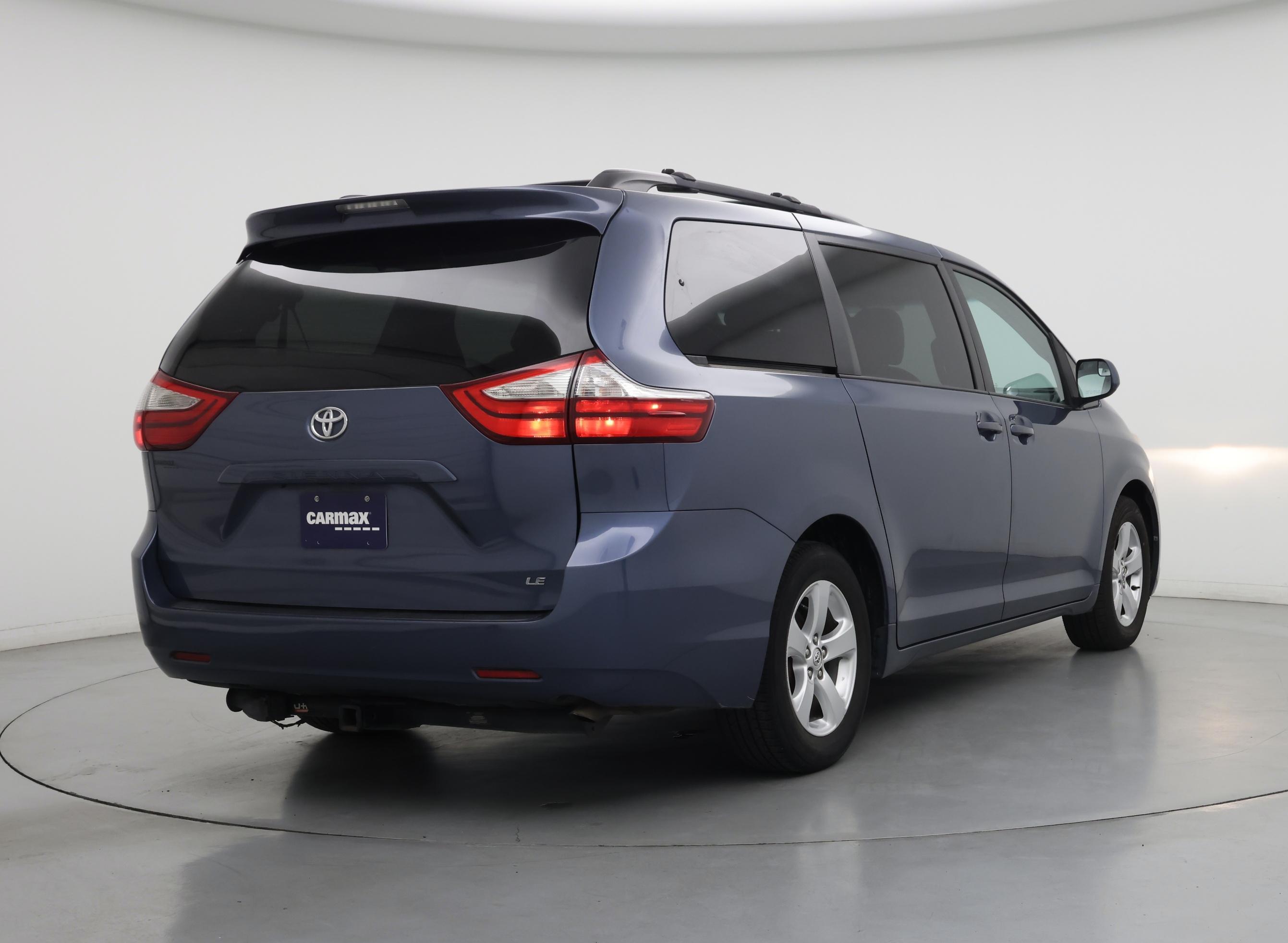 Thumbnail: 2016 Toyota Sienna - 8