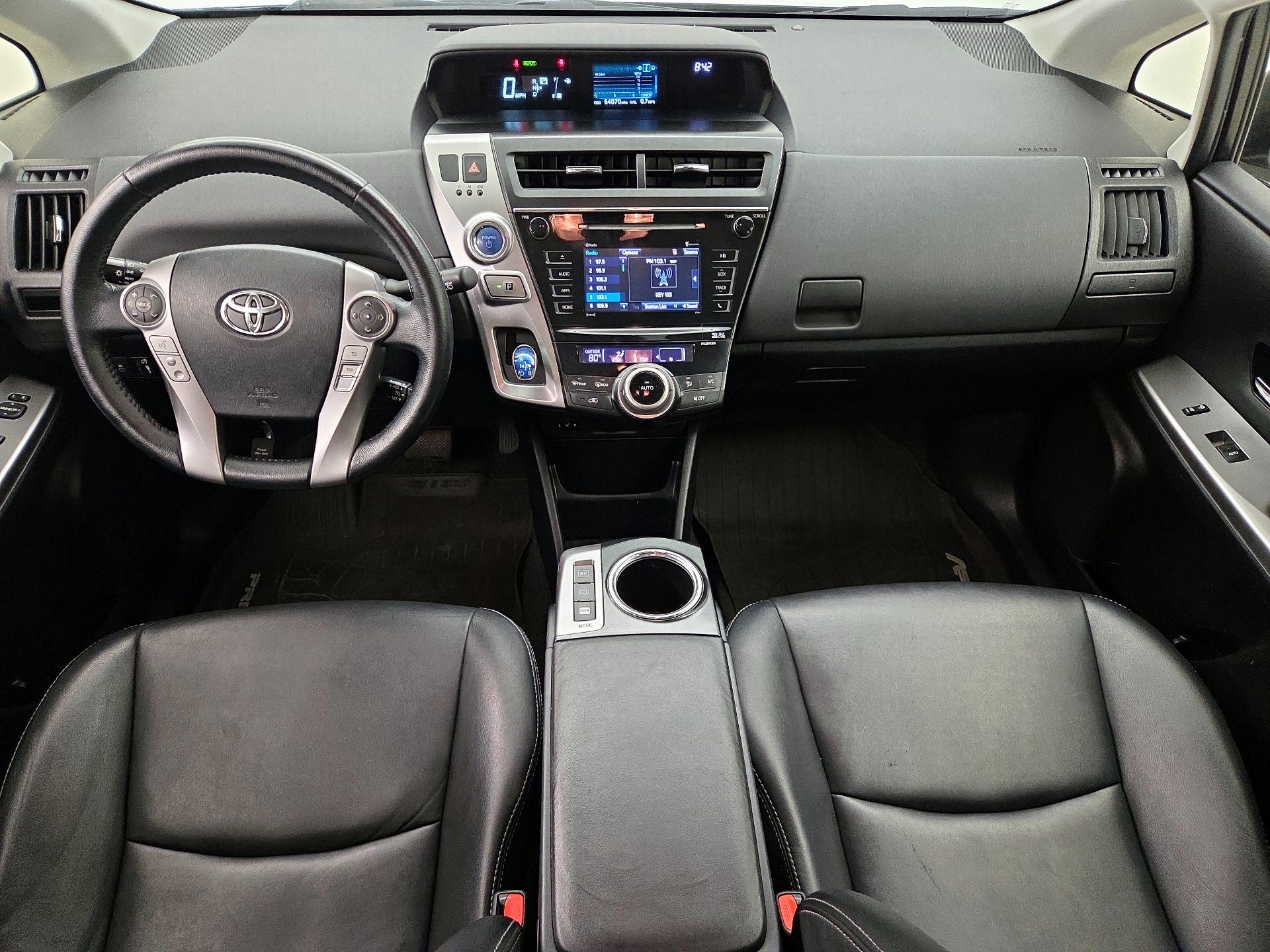 Thumbnail: 2017 Toyota Prius v - 9