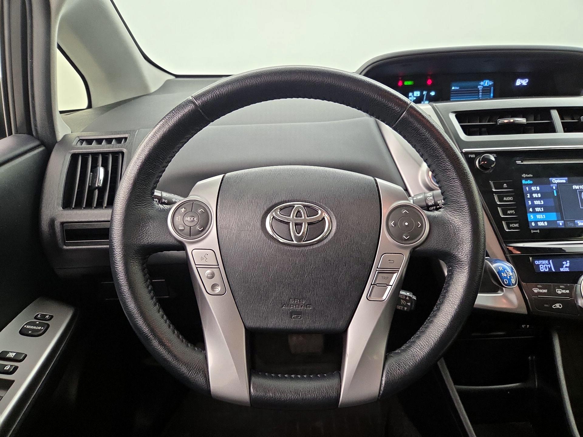 Thumbnail: 2017 Toyota Prius v - 10