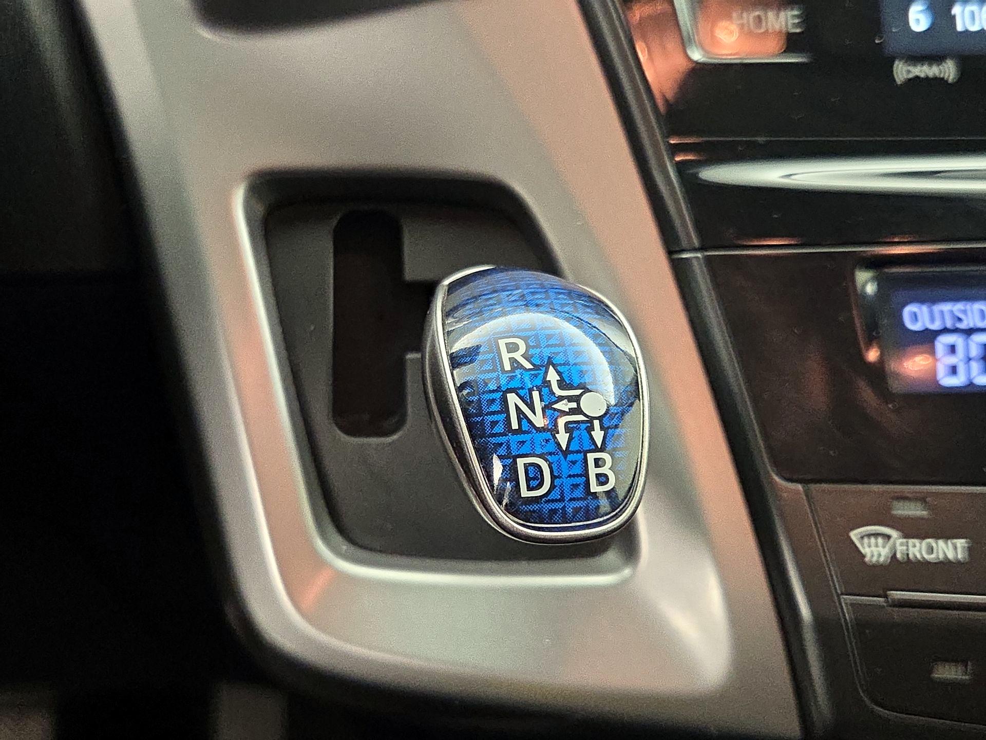 Thumbnail: 2017 Toyota Prius v - 17