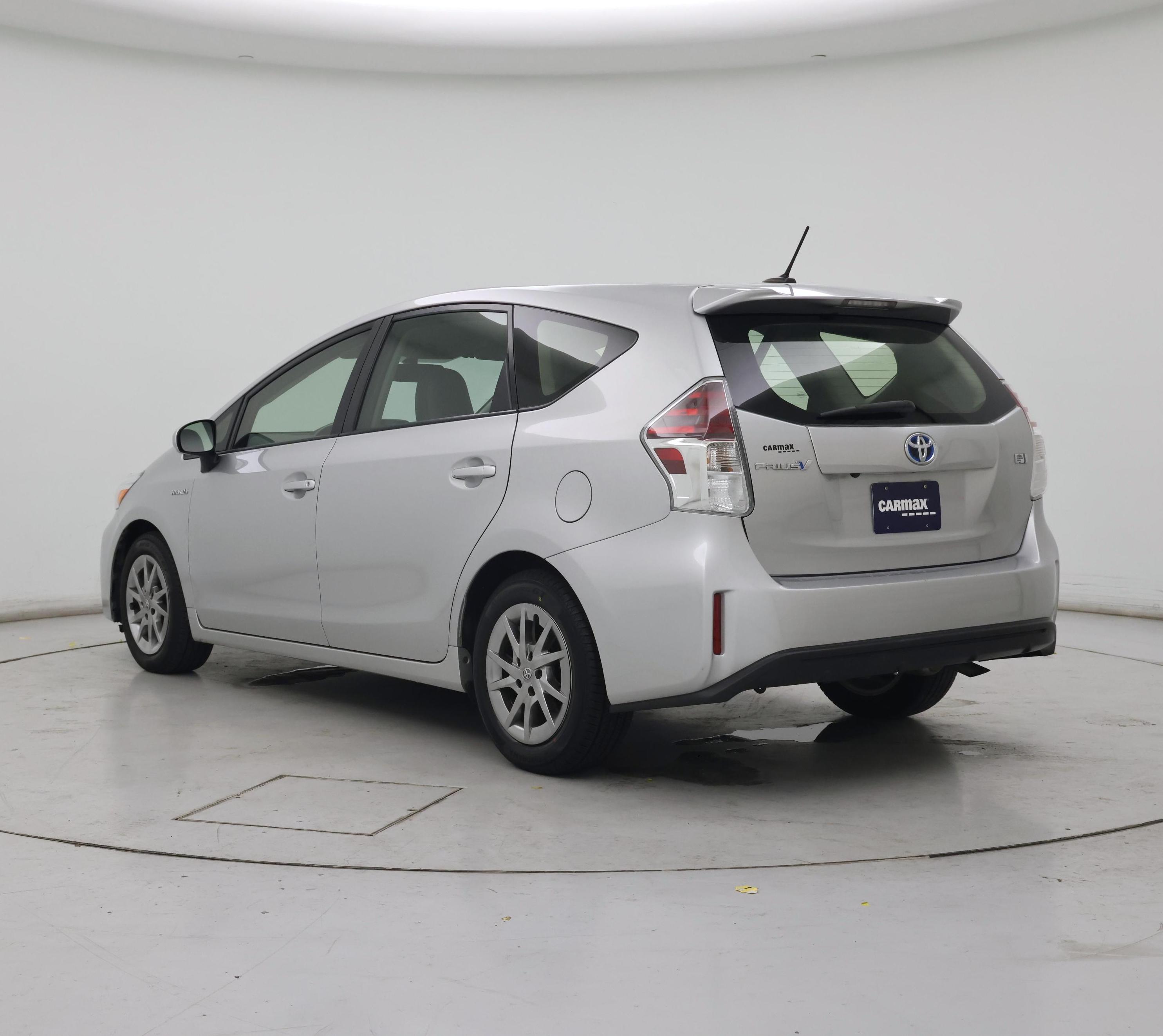 Thumbnail: 2017 Toyota Prius v - 2