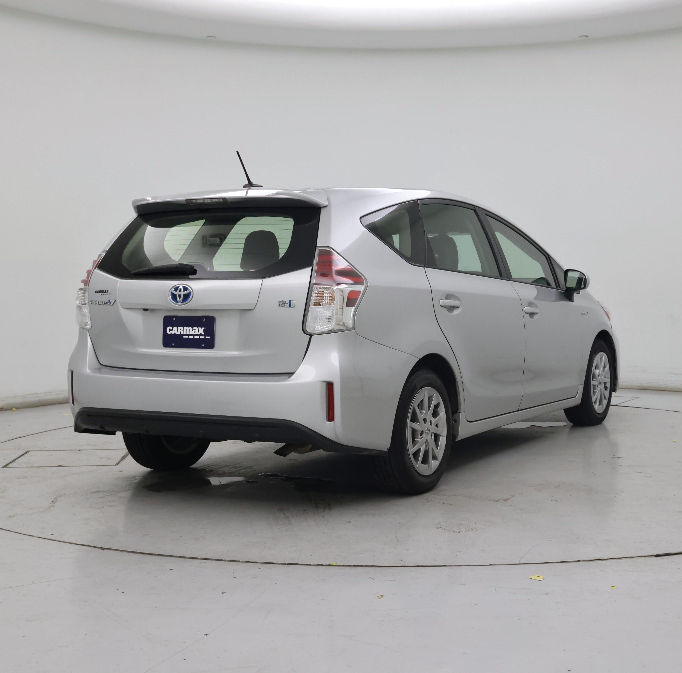Thumbnail: 2017 Toyota Prius v - 8