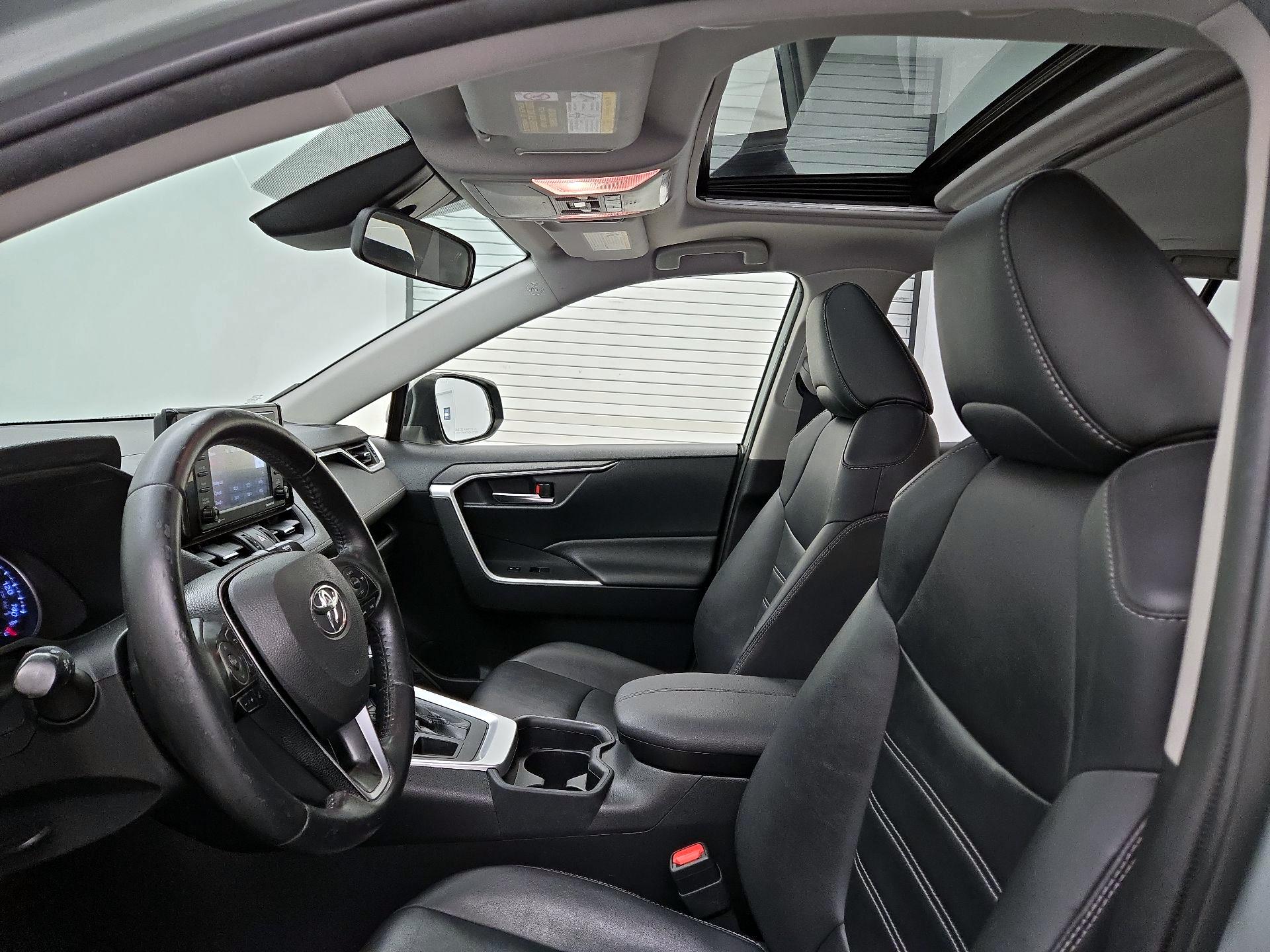 Thumbnail: 2020 Toyota RAV4 - 18