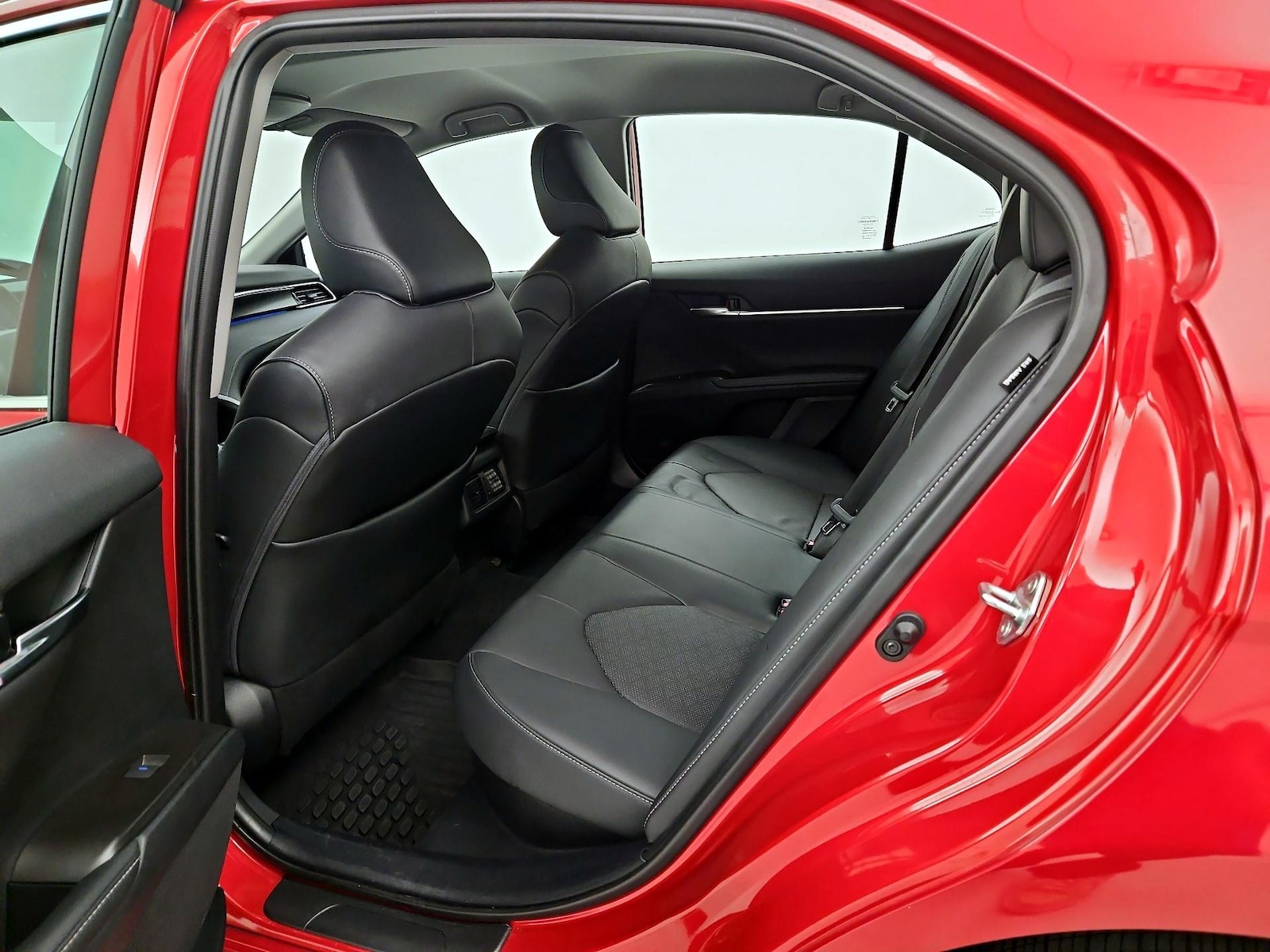 2021 Toyota Camry XSE - Photo 11