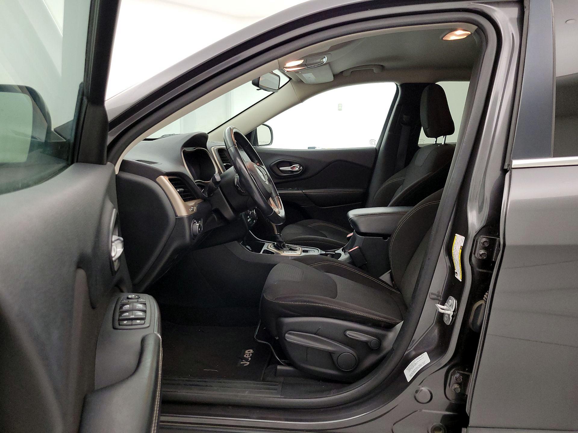 Thumbnail: 2015 Jeep Cherokee - 11