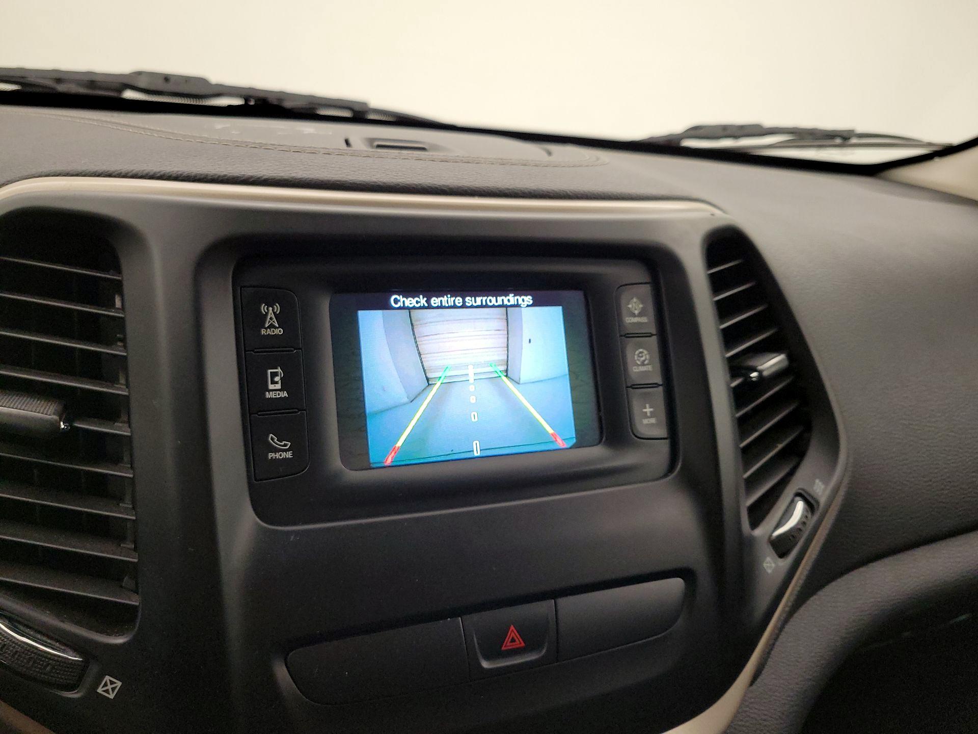 Thumbnail: 2015 Jeep Cherokee - 14