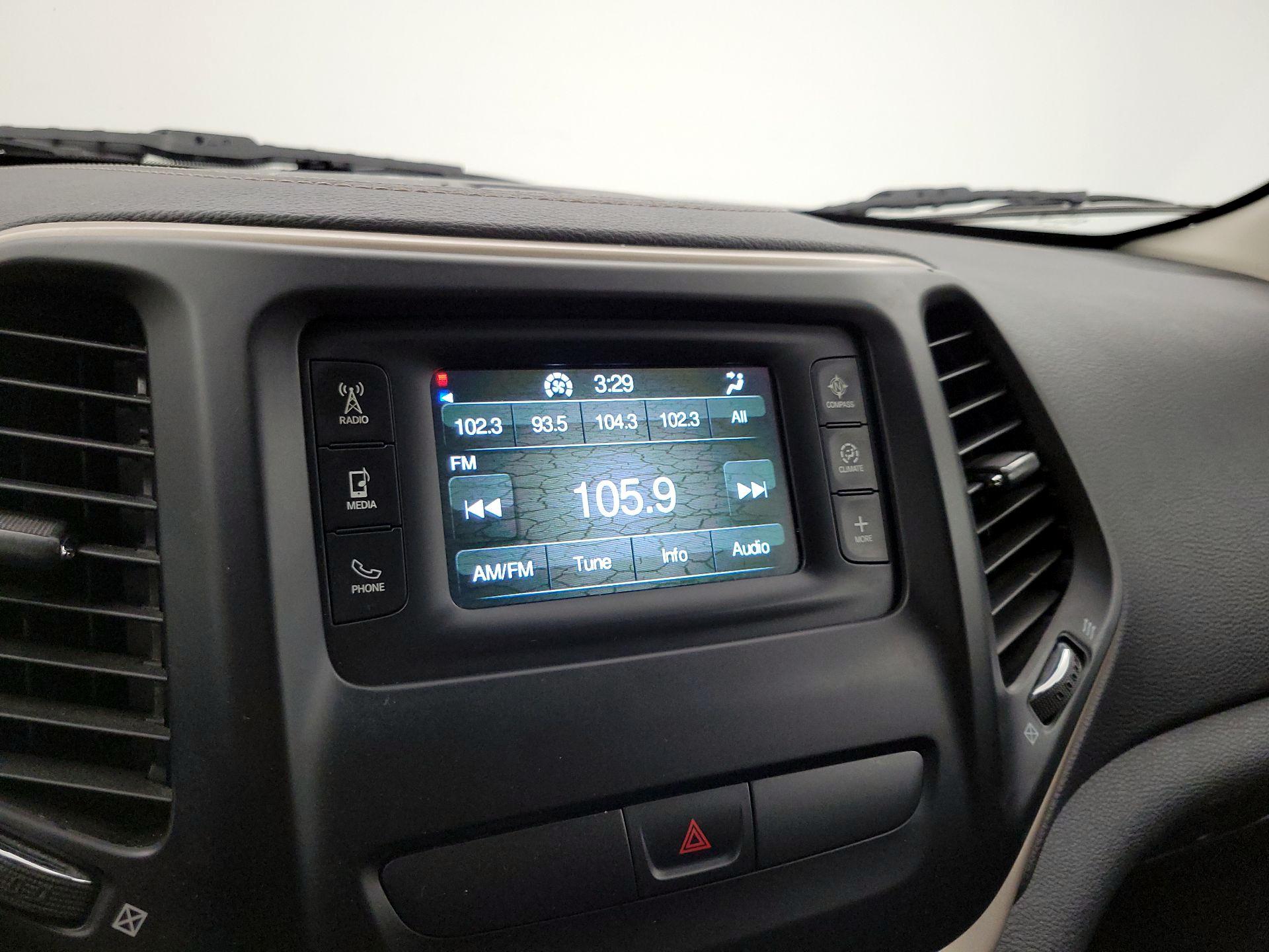 Thumbnail: 2015 Jeep Cherokee - 15