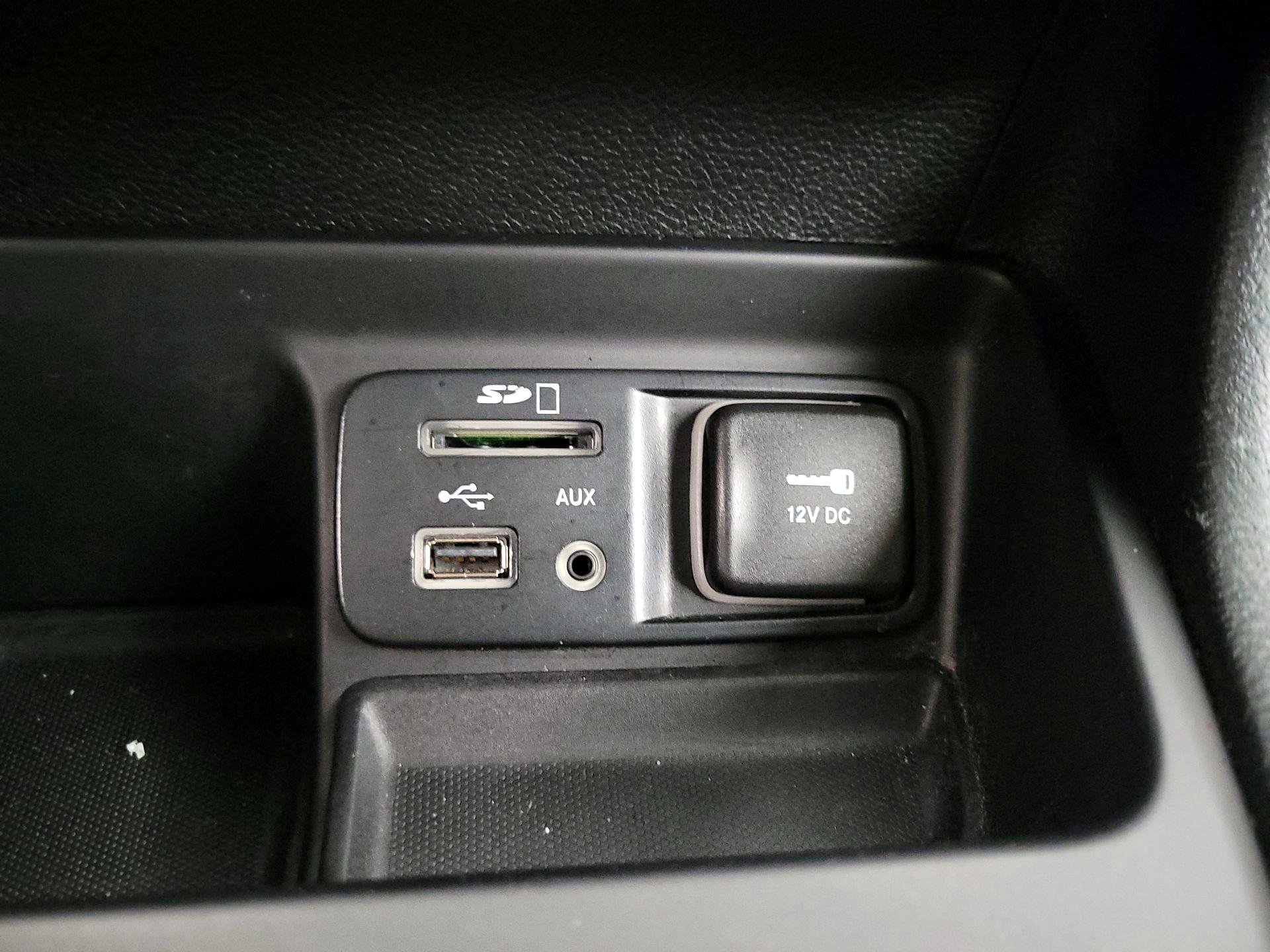 Thumbnail: 2015 Jeep Cherokee - 18
