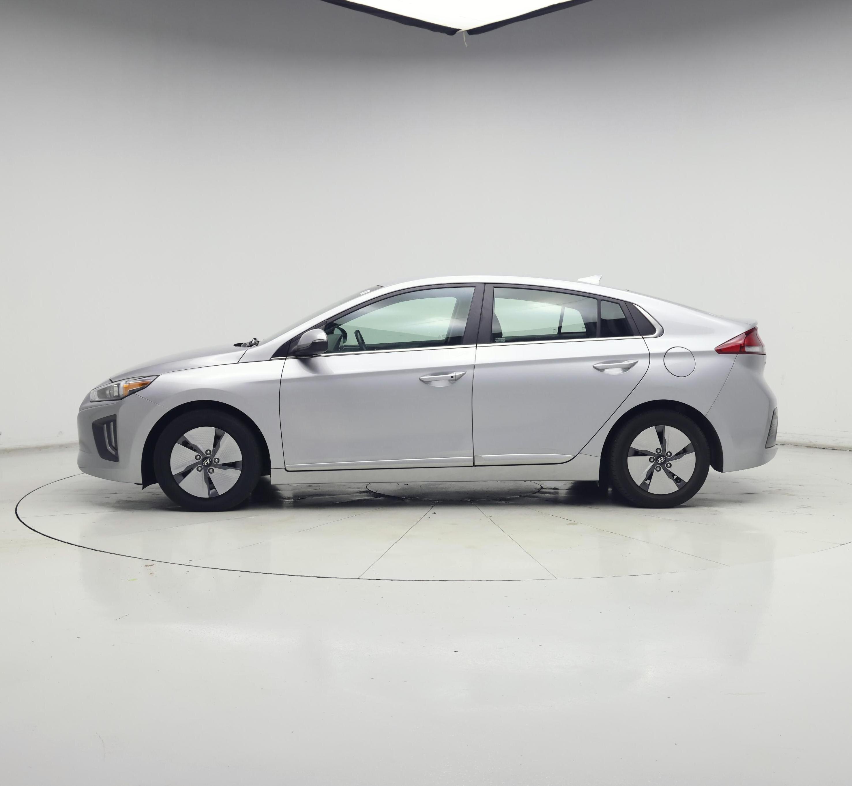 Thumbnail: 2021 Hyundai Ioniq - 3