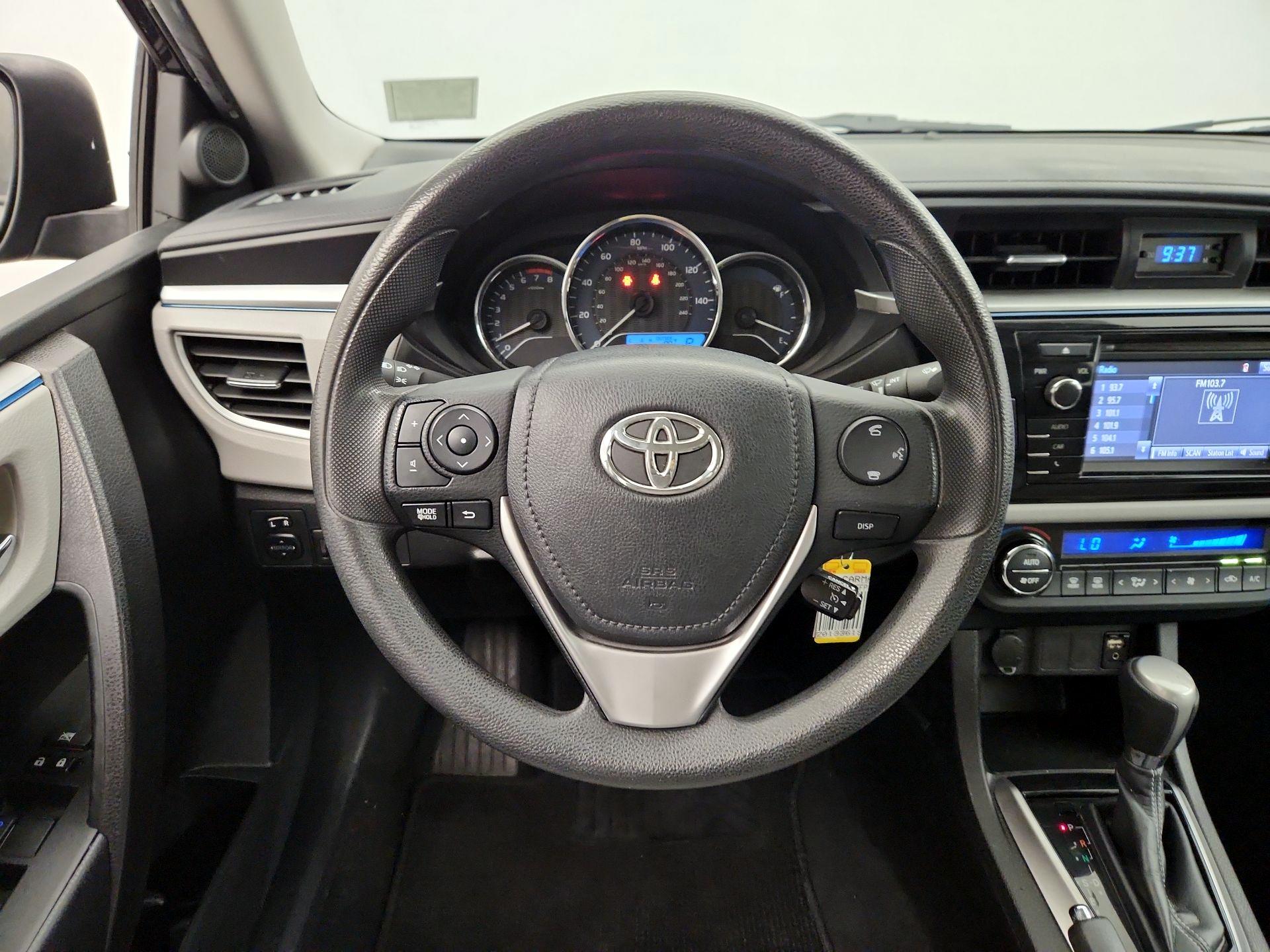Thumbnail: 2015 Toyota Corolla - 10