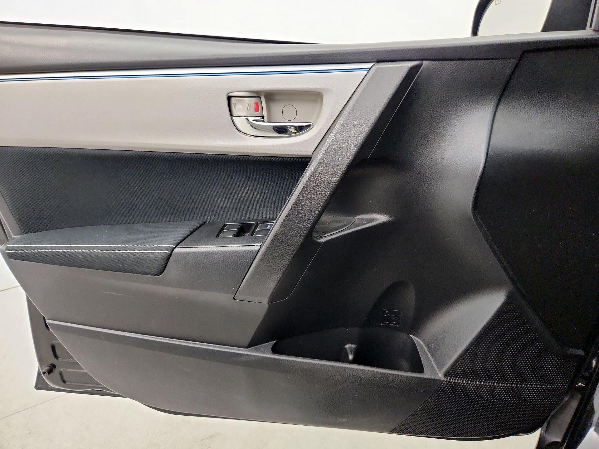 Thumbnail: 2015 Toyota Corolla - 12