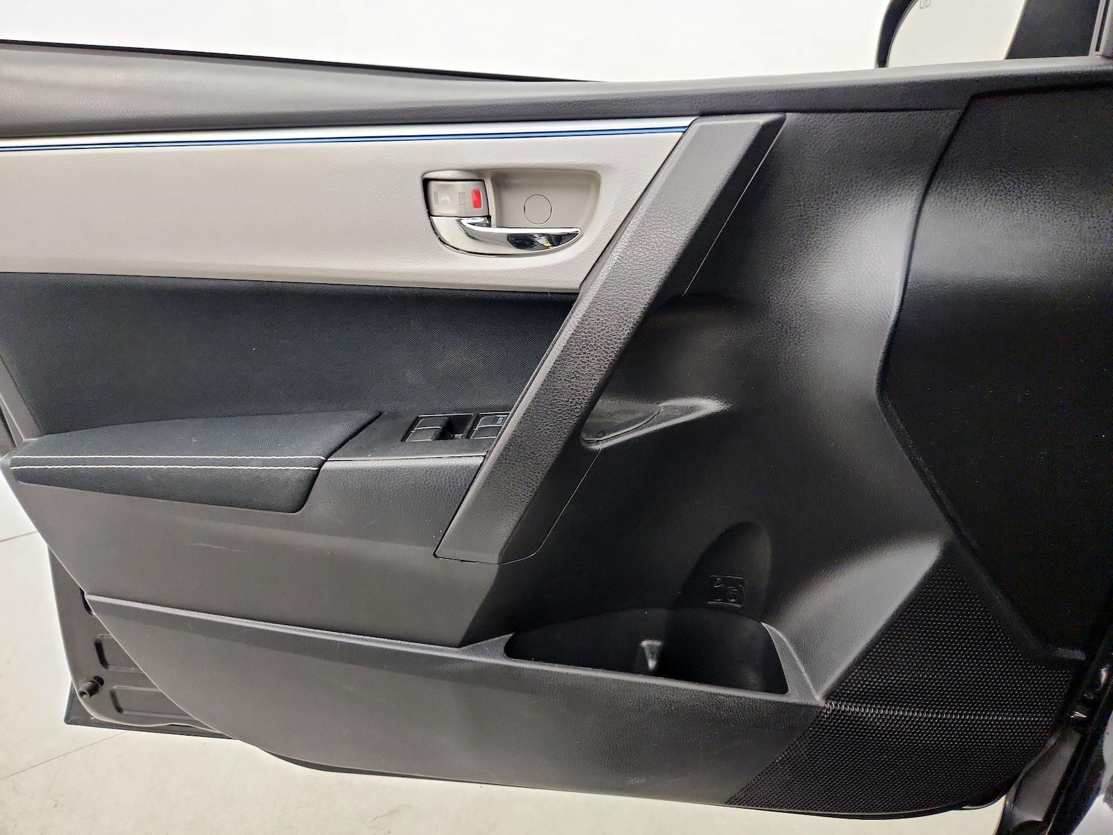 2015 Toyota Corolla LE - Photo 13