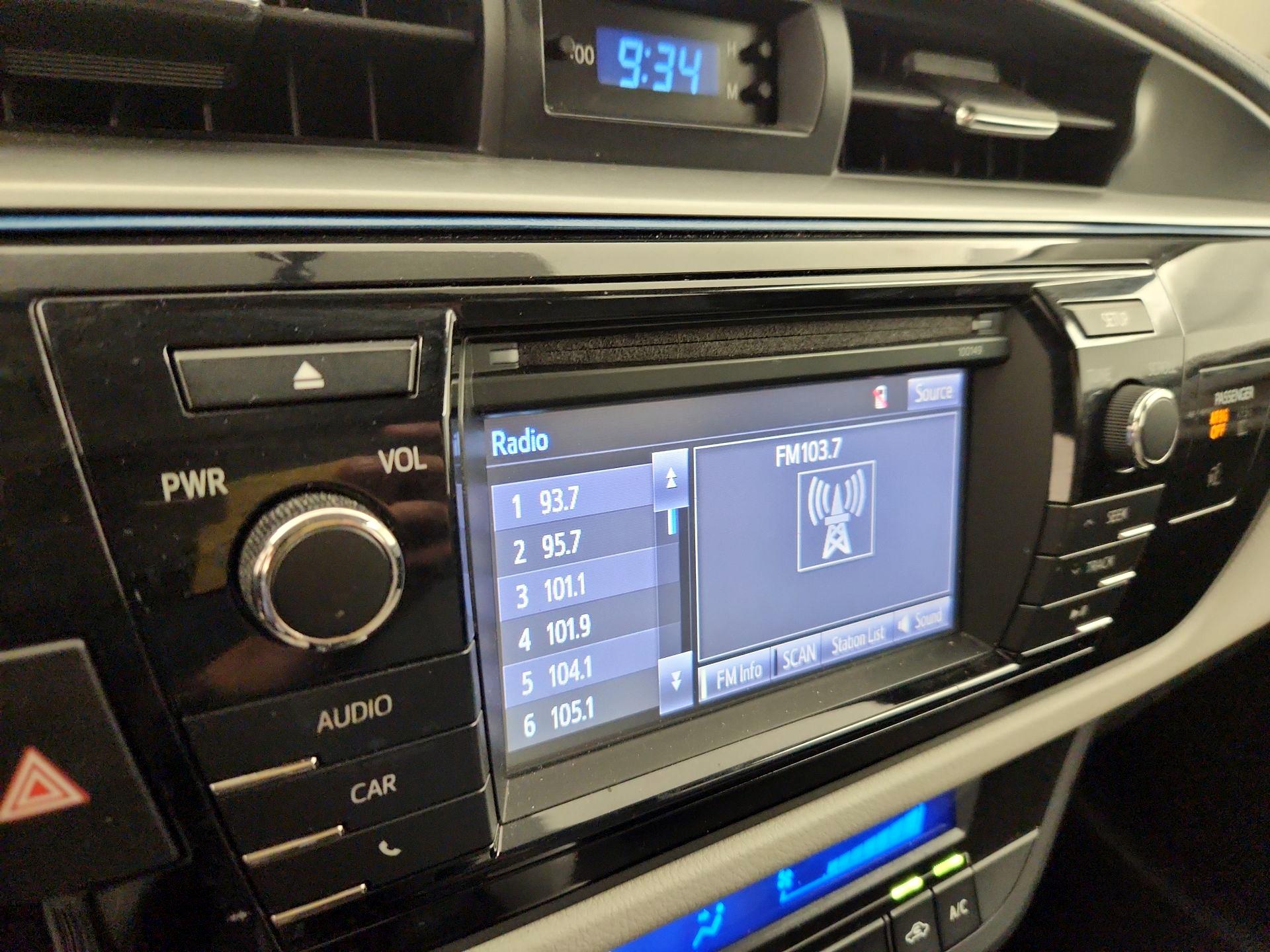 Thumbnail: 2015 Toyota Corolla - 15