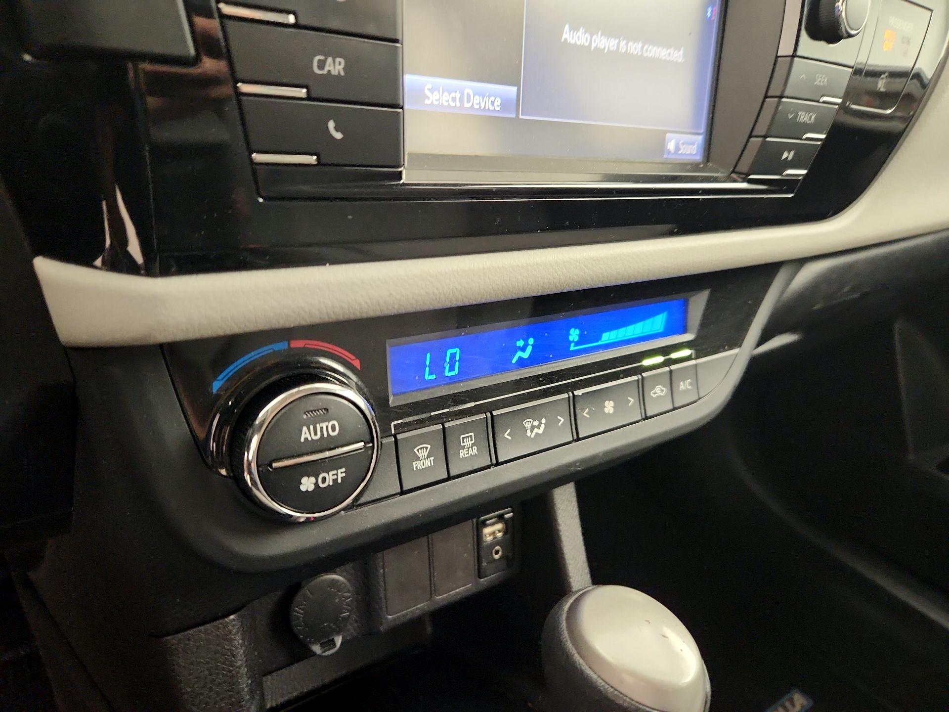 Thumbnail: 2015 Toyota Corolla - 16
