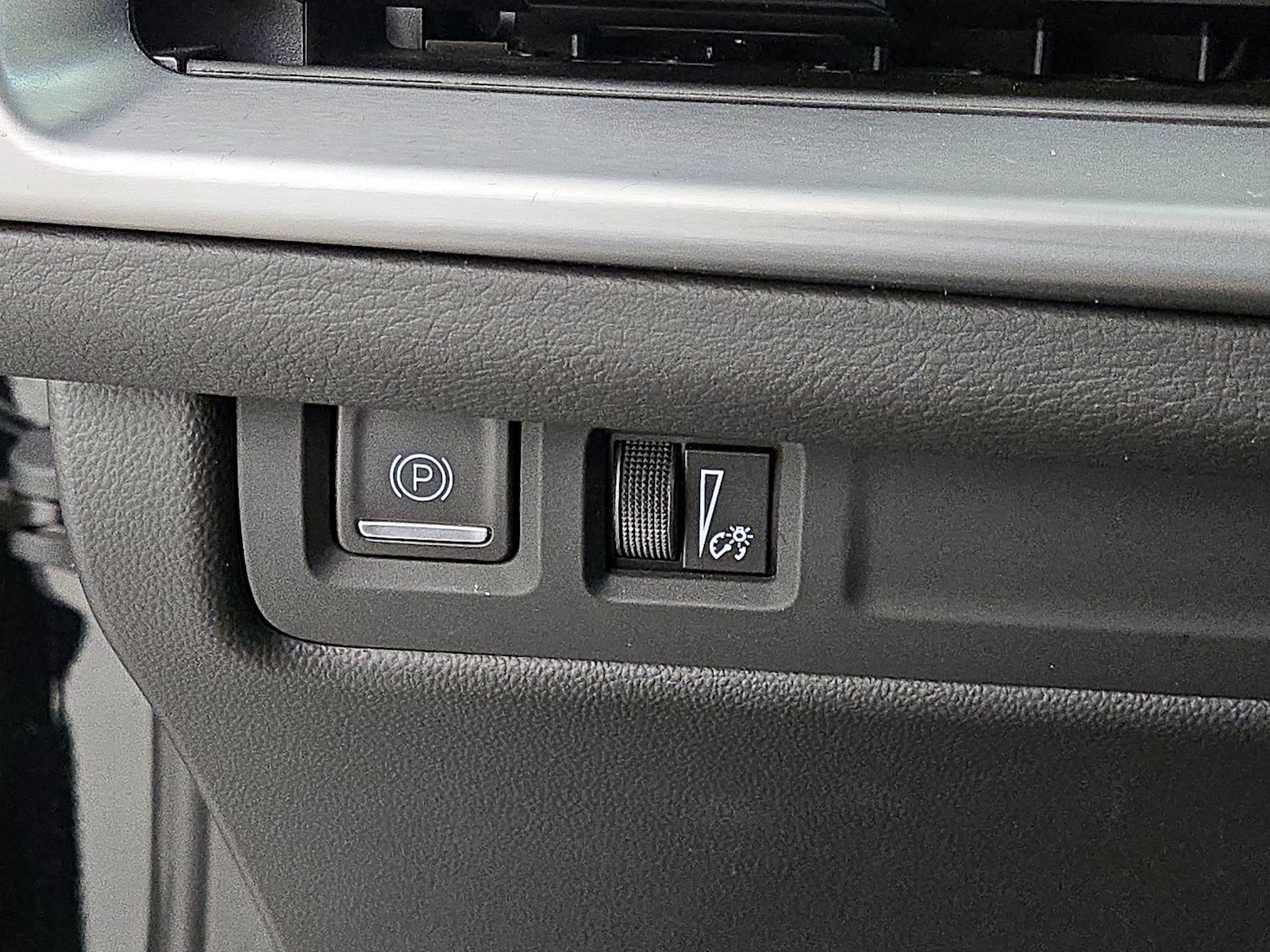 2024 Cadillac XT4 Luxury - Photo 14